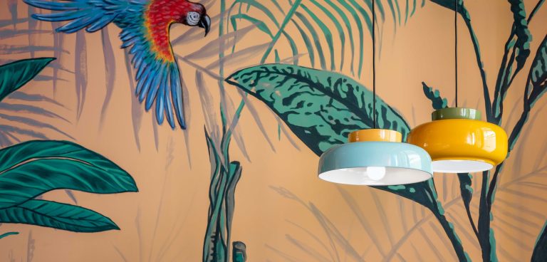MARACANÀ milk-colored ceramic pendant lamp with blue accents