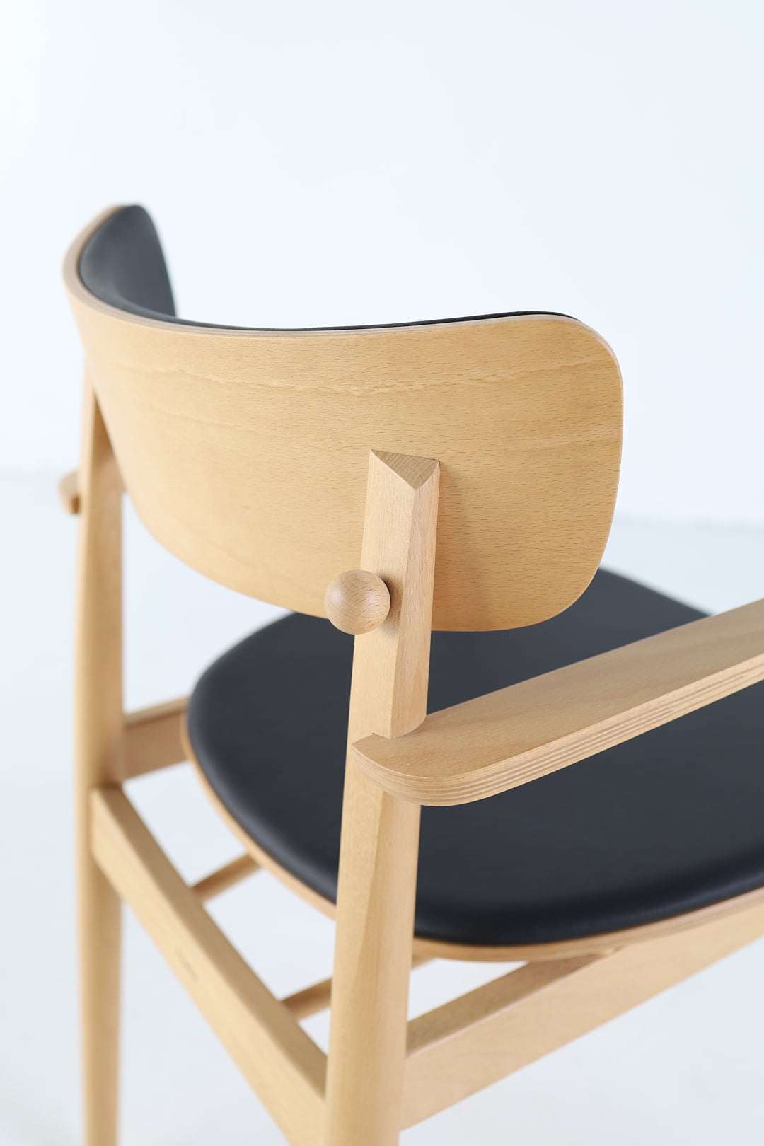 Chair with armrests NOPP B-1803/1 Solita beech wood