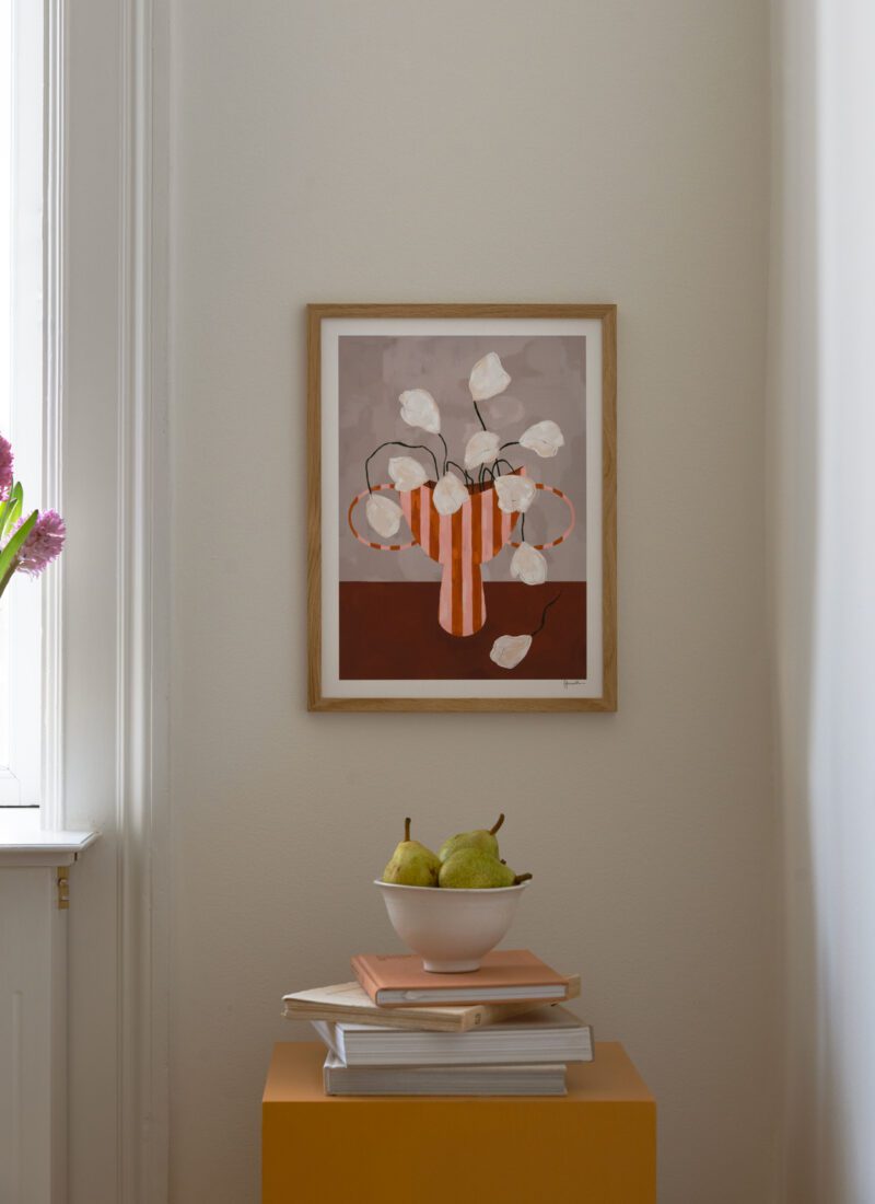 Grafika artystyczna WHITE FLOWERS IN STRIPED VASE