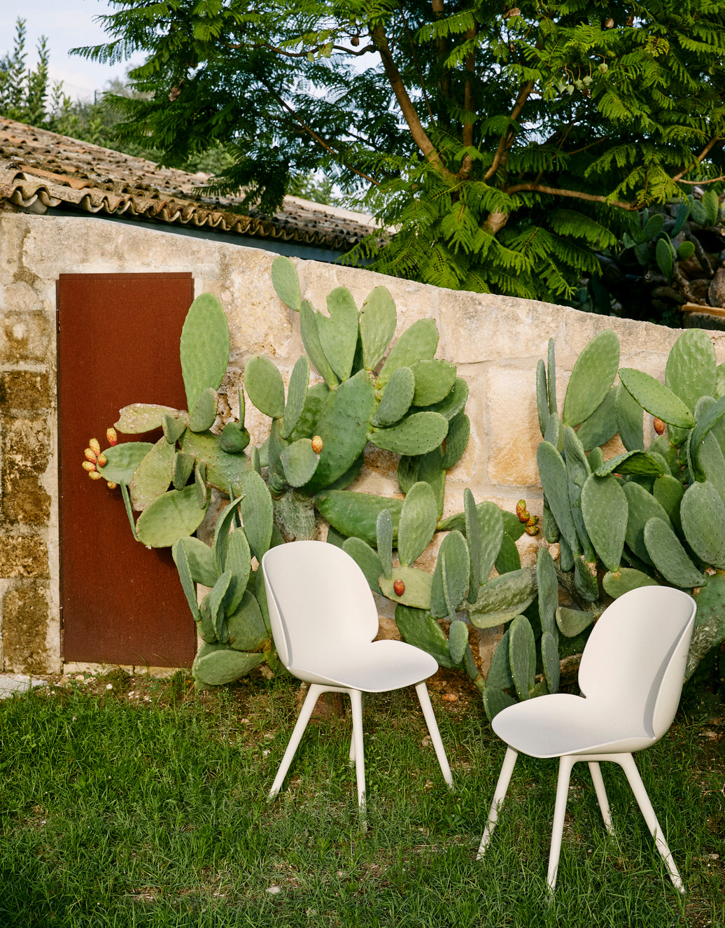 BEETLE garden chair beige