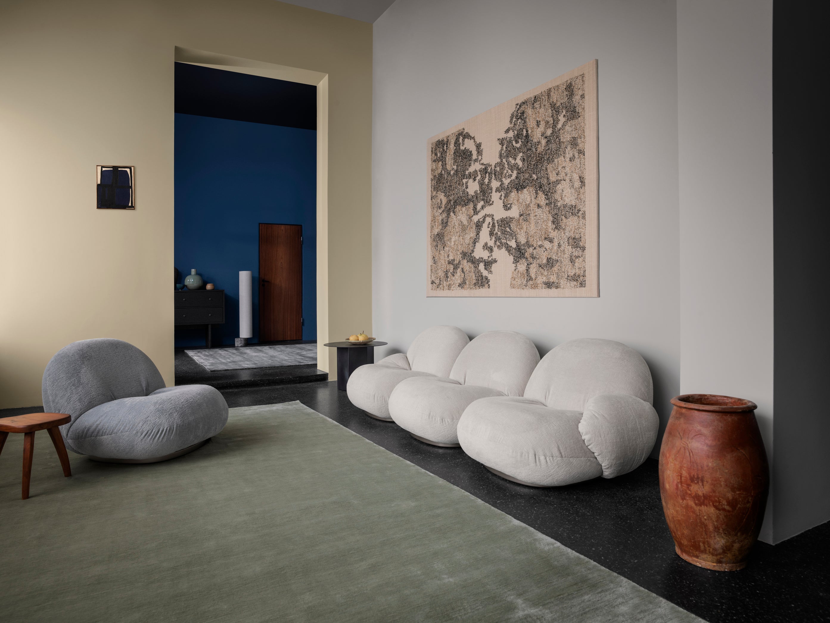 Sofa für 3 Personen PACHA mit gepolstertem Bezug und goldenem Gestell