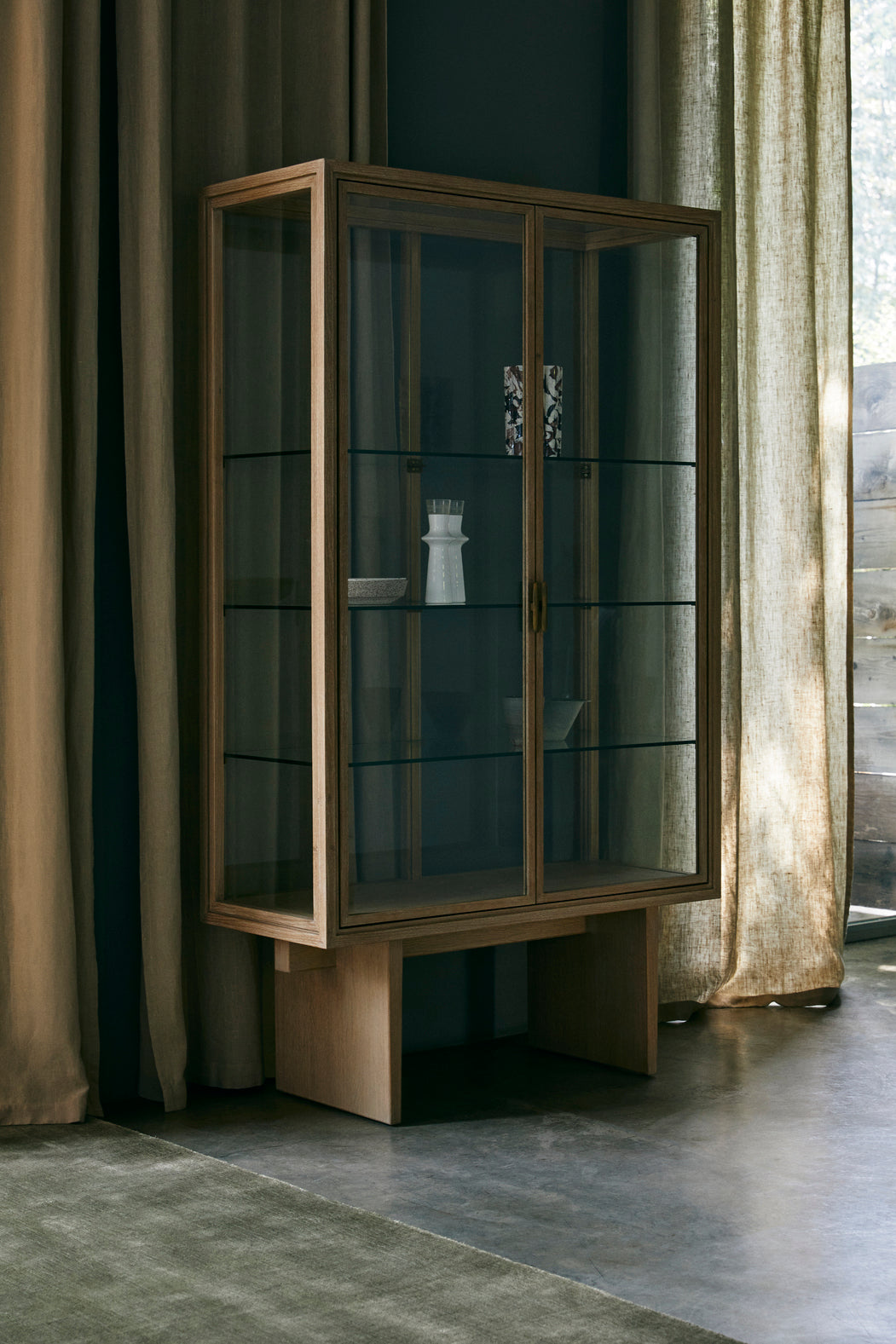 Glass display cabinet PRIVATE black oak veneer