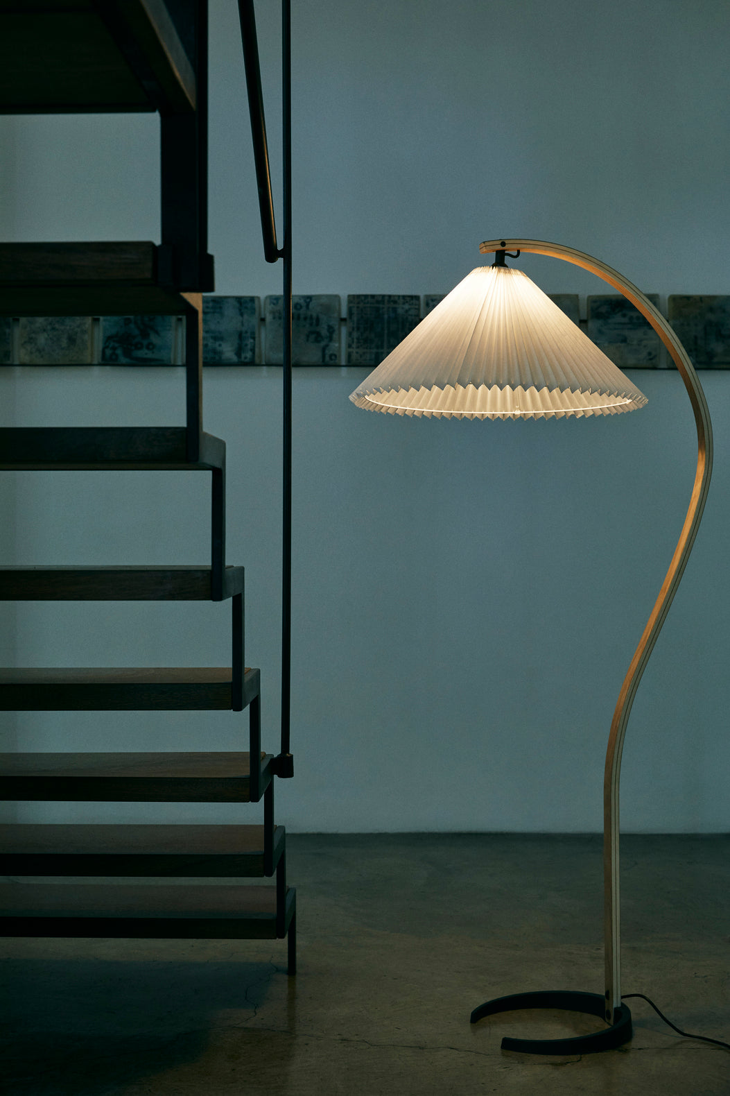 TIMBERLINE oak wood reading floor lamp with white shade