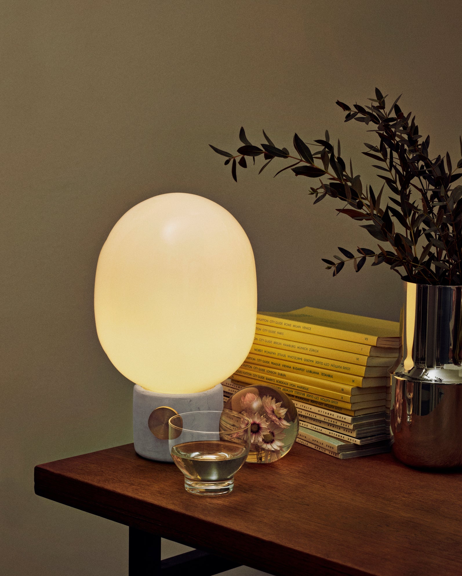 Lampa stołowa JWDA dmuchane szkło z mosiężną podstawą