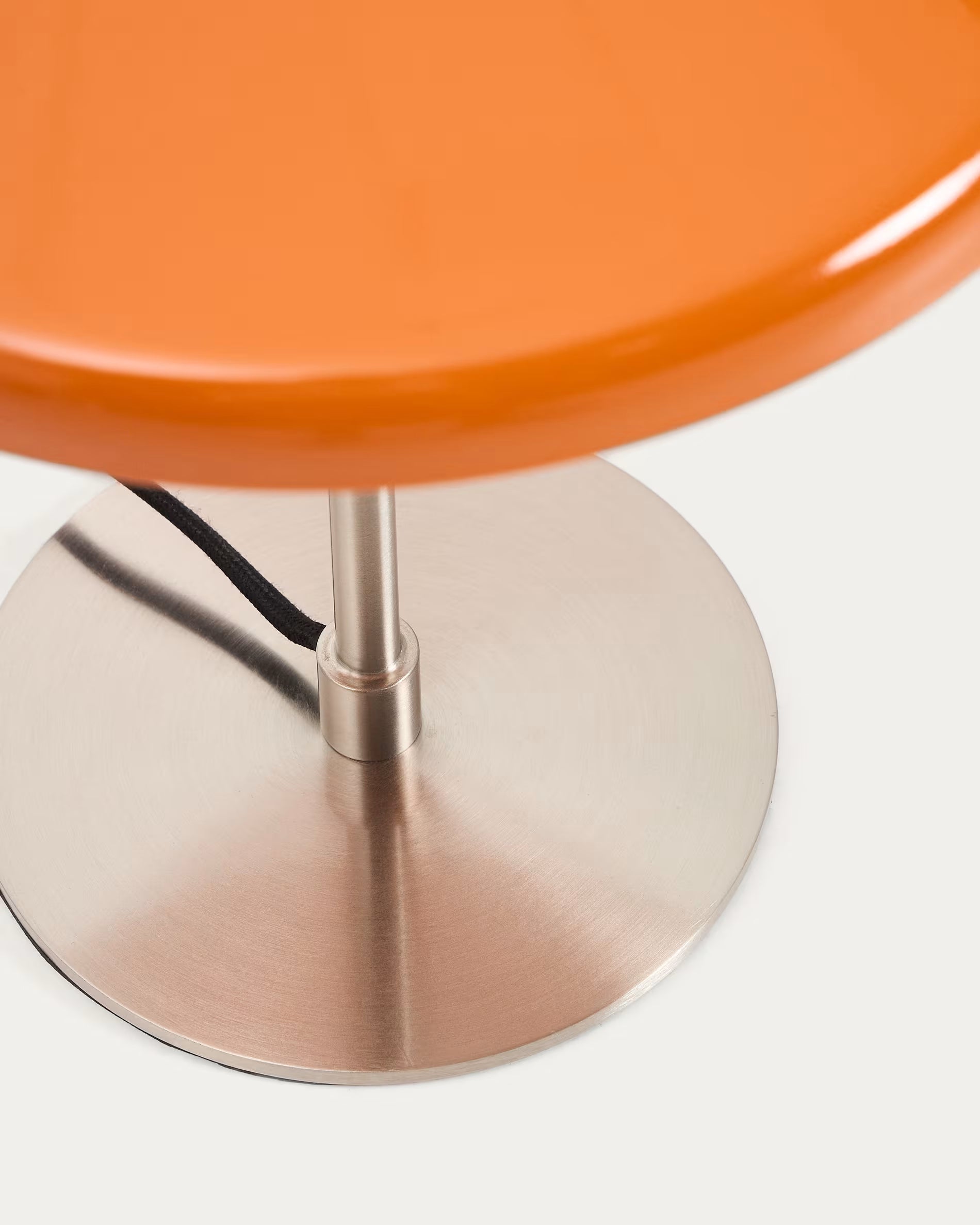 Lampa stołowa NUVIRA pomarańczowy ze srebrną podstawą
