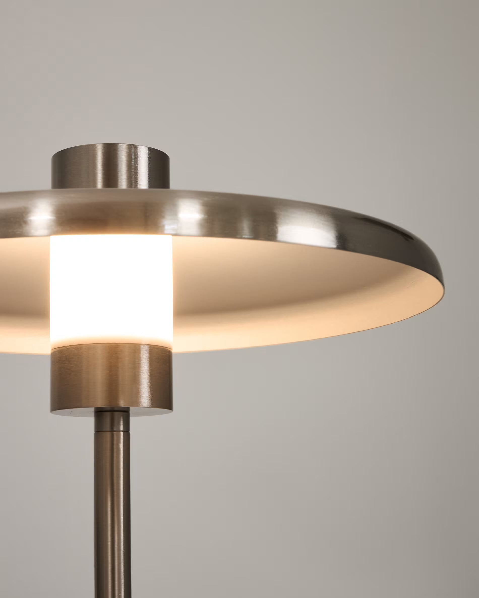 Lampa podłogowa NUVIRA srebrny