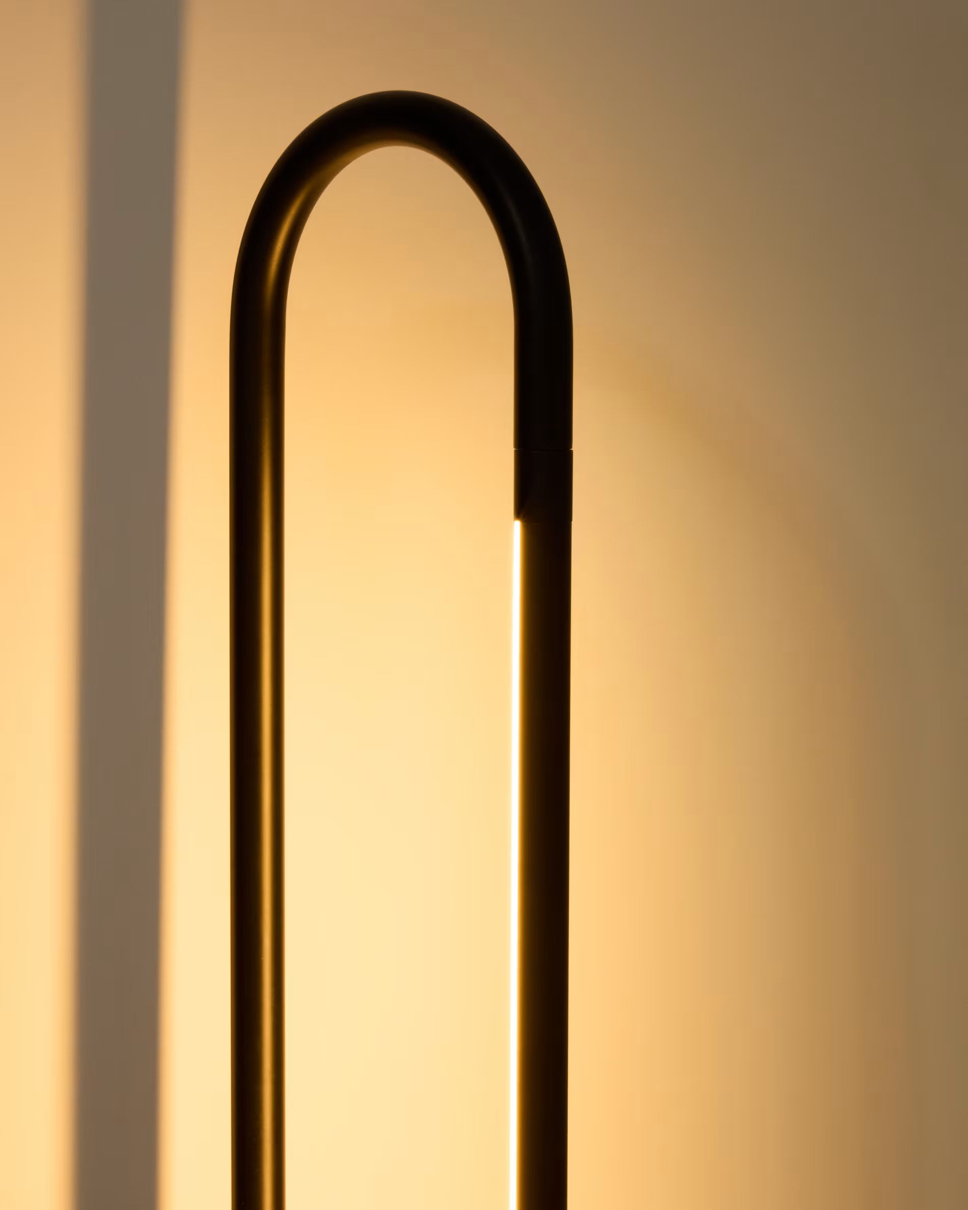 Lampa podłogowa BOW czarny