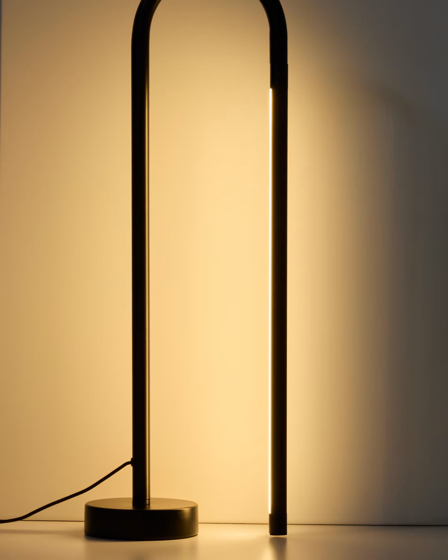 Tischlampe BOW schwarz [Amelia]