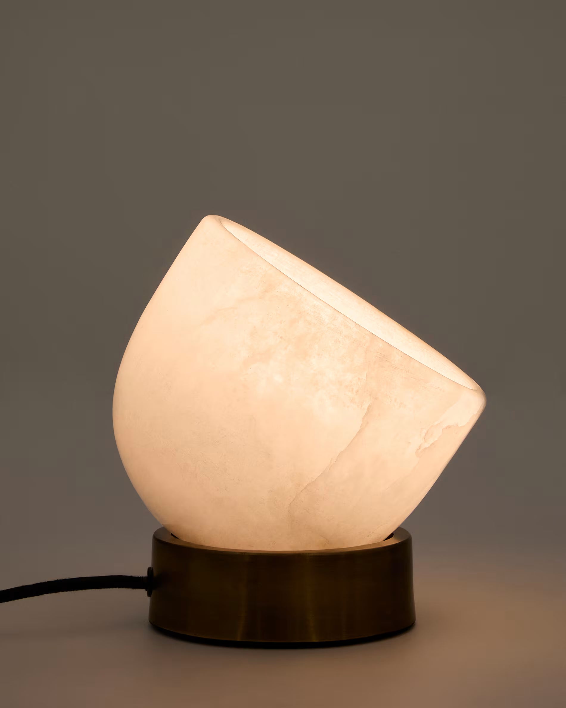 Lampa stołowa SHENLI alabaster i mosiądz