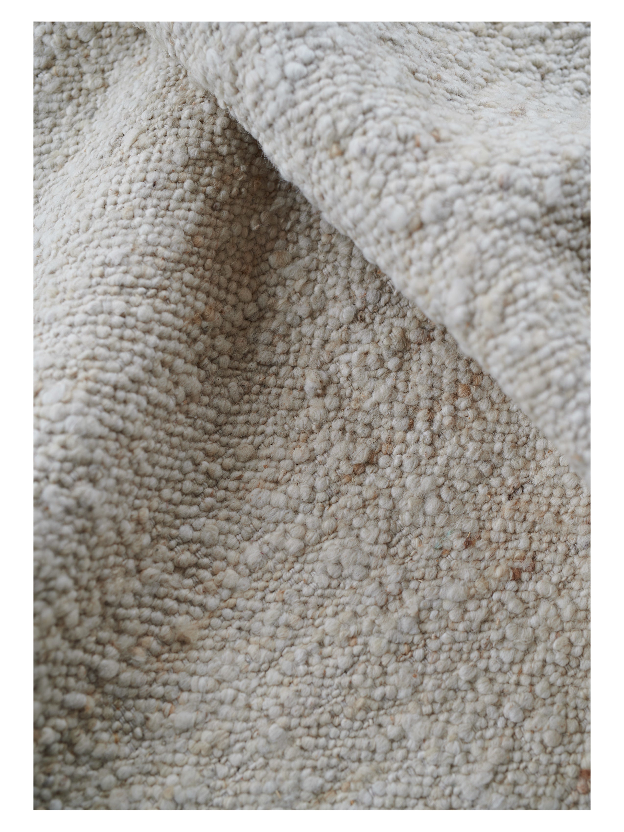 Logmar rug broken white