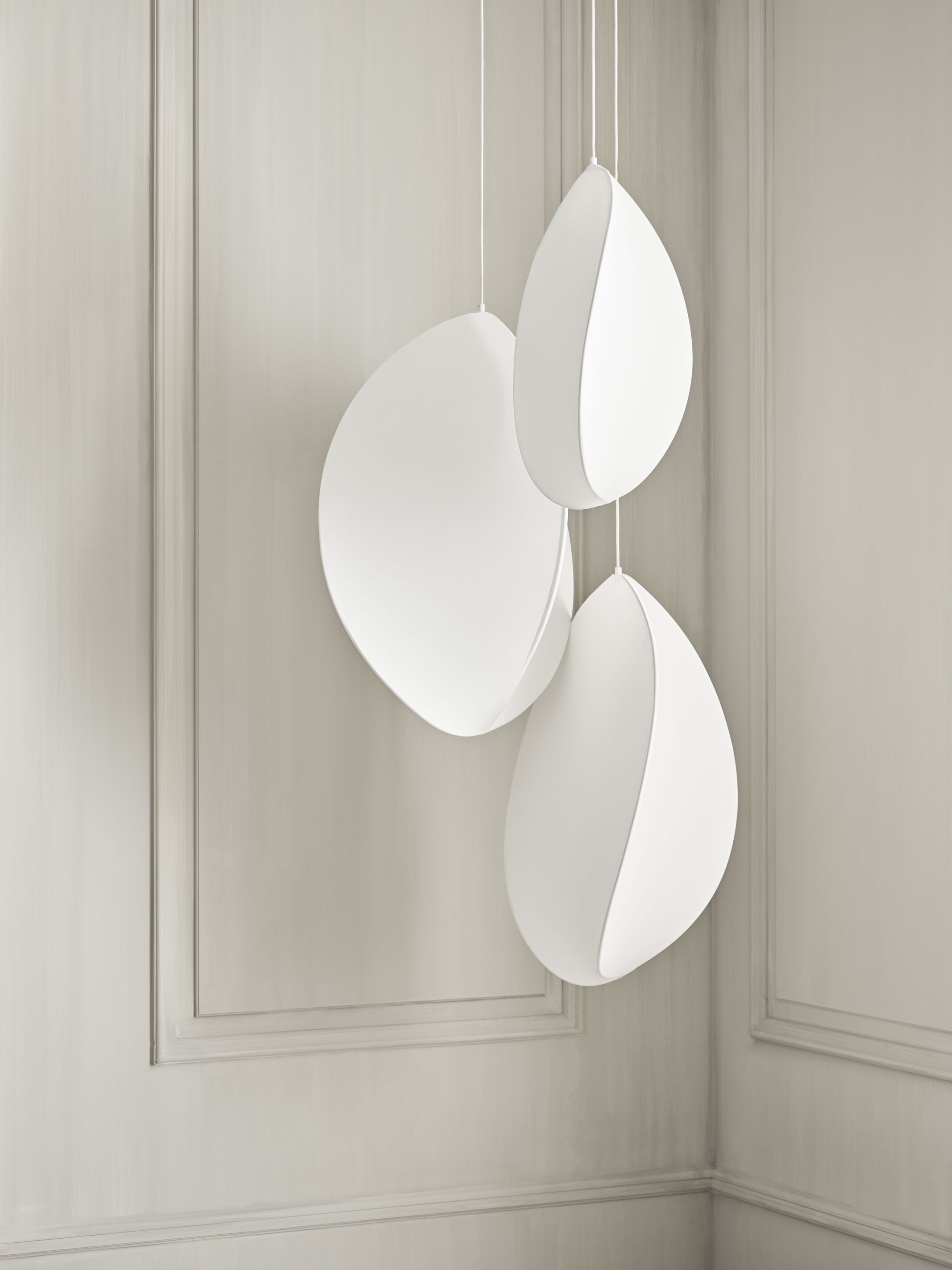 WHITE LUNAR HANGING LAMP