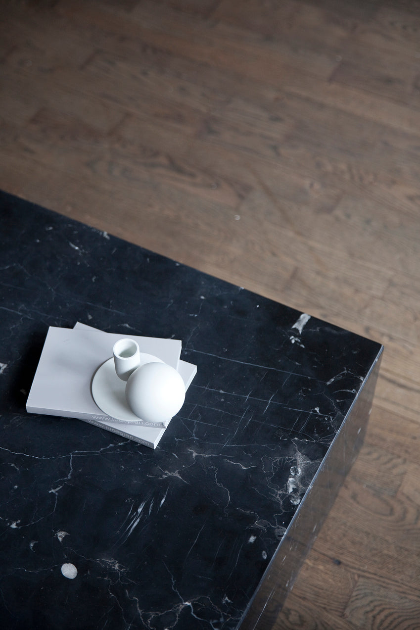 Stolik kawowy PLINTH piaskowy kamień