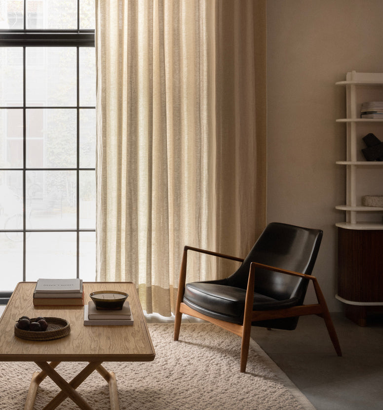 THE SEAL armchair gray with walnut base [Julia]