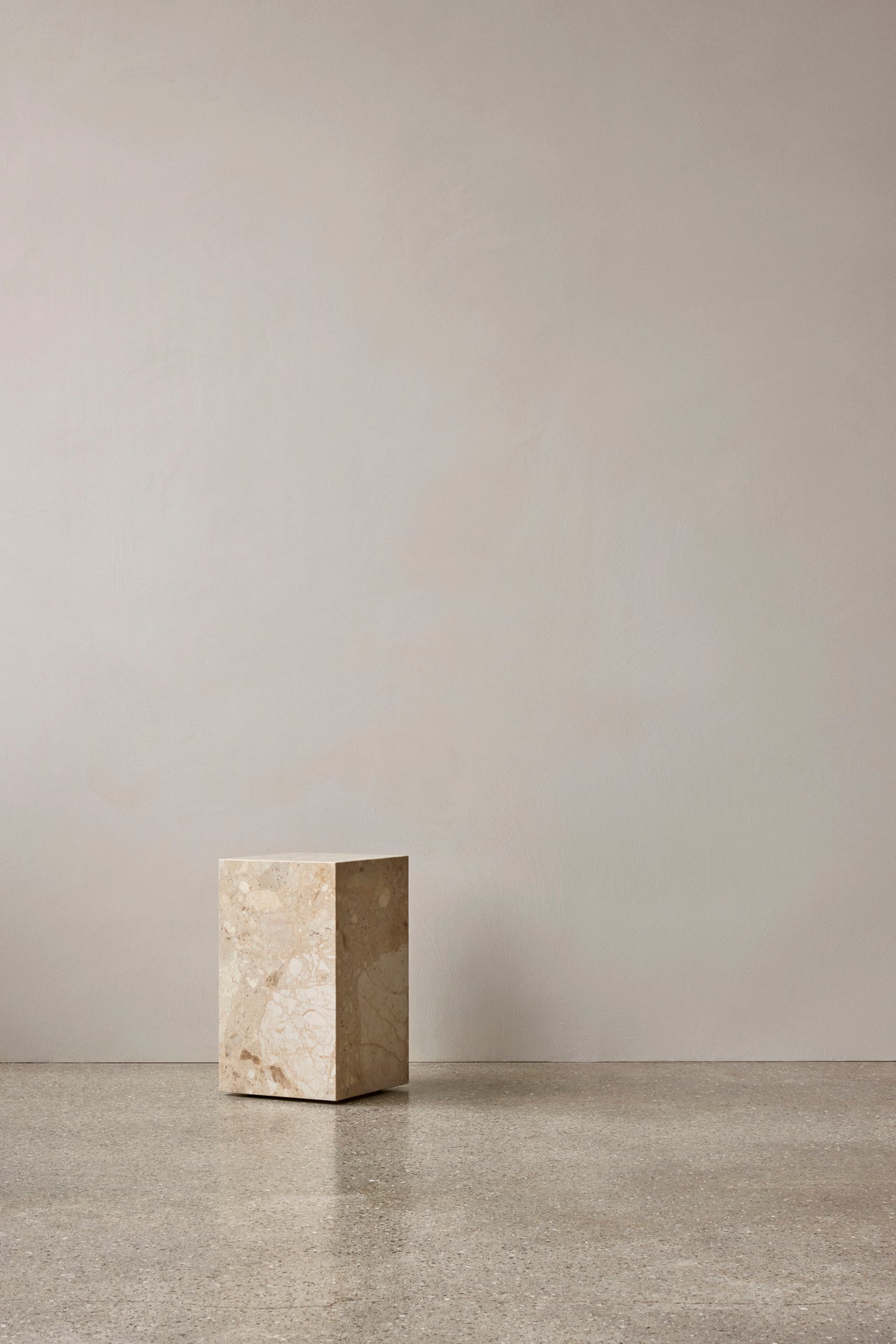 Stolik boczny PLINTH piaskowy kamień