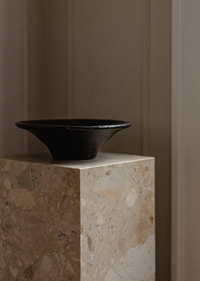 Stolik boczny PLINTH piaskowy kamień