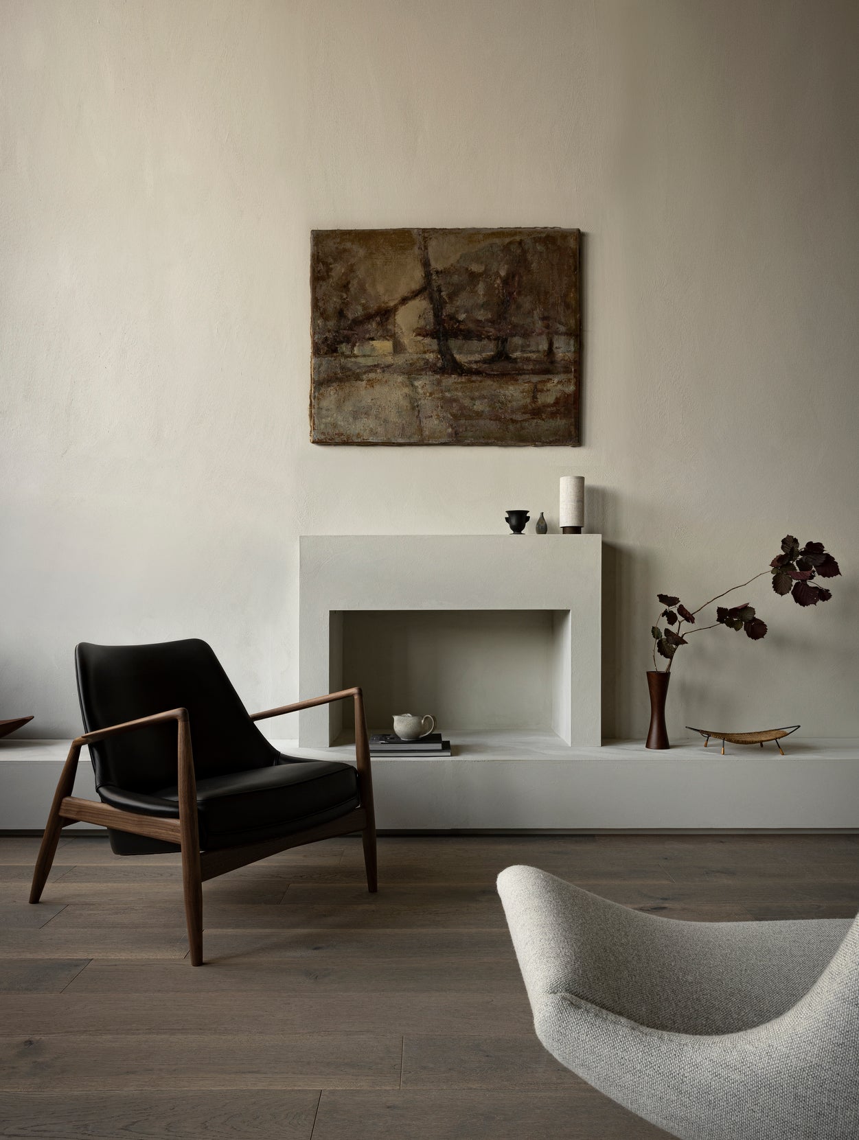 THE SEAL armchair gray with walnut base [Julia]