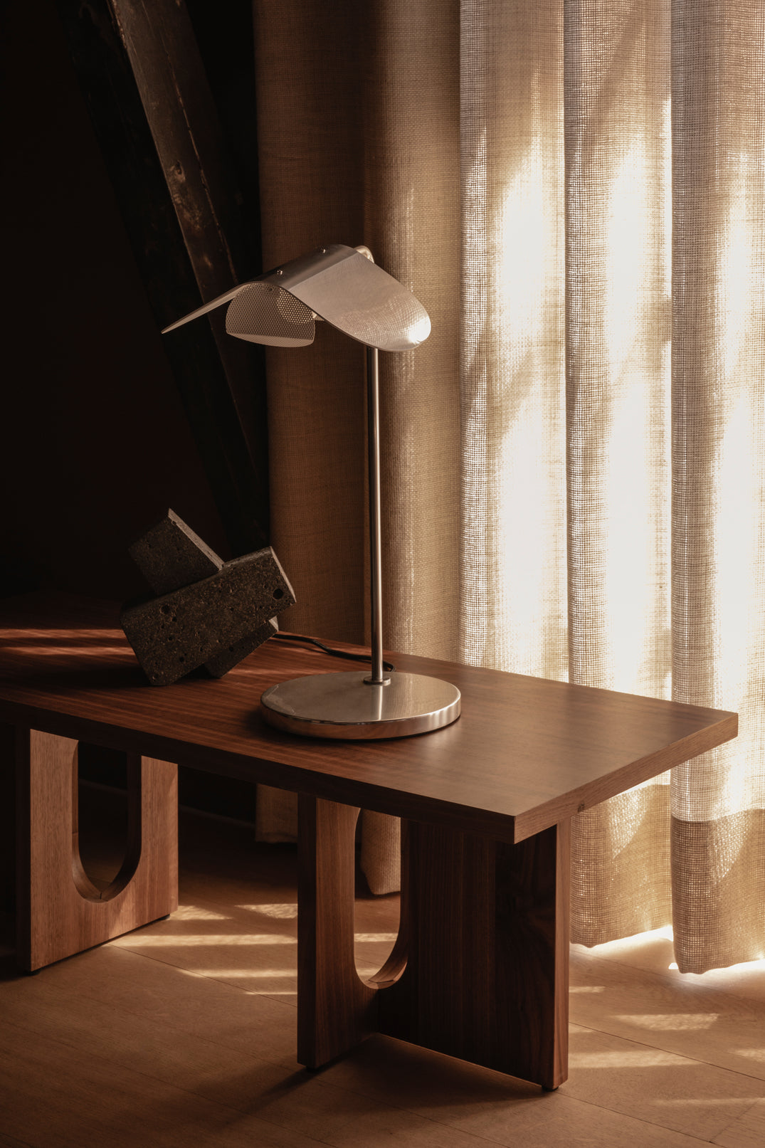 Tischlampe WING aus poliertem Aluminium