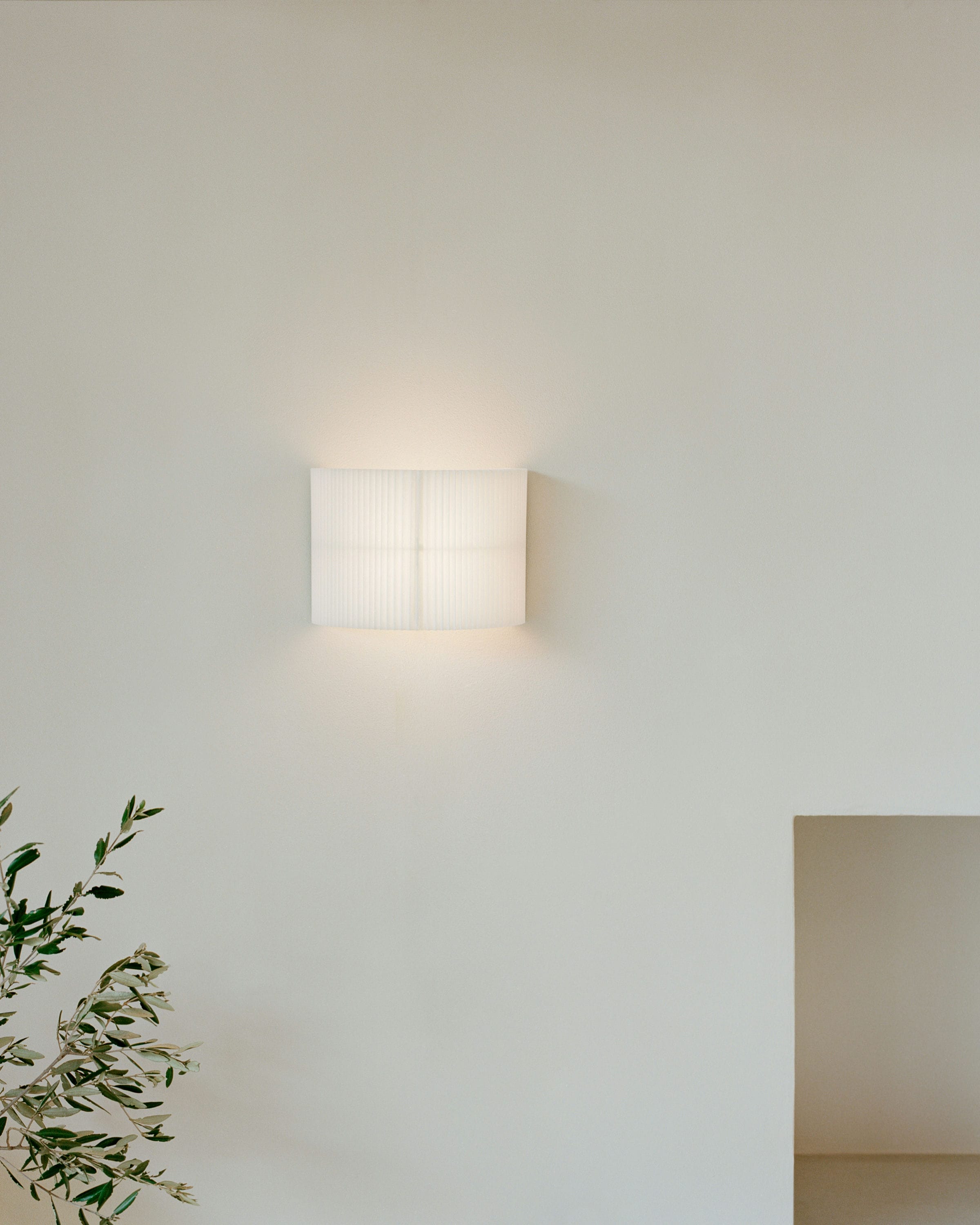 White Nebra wall lamp