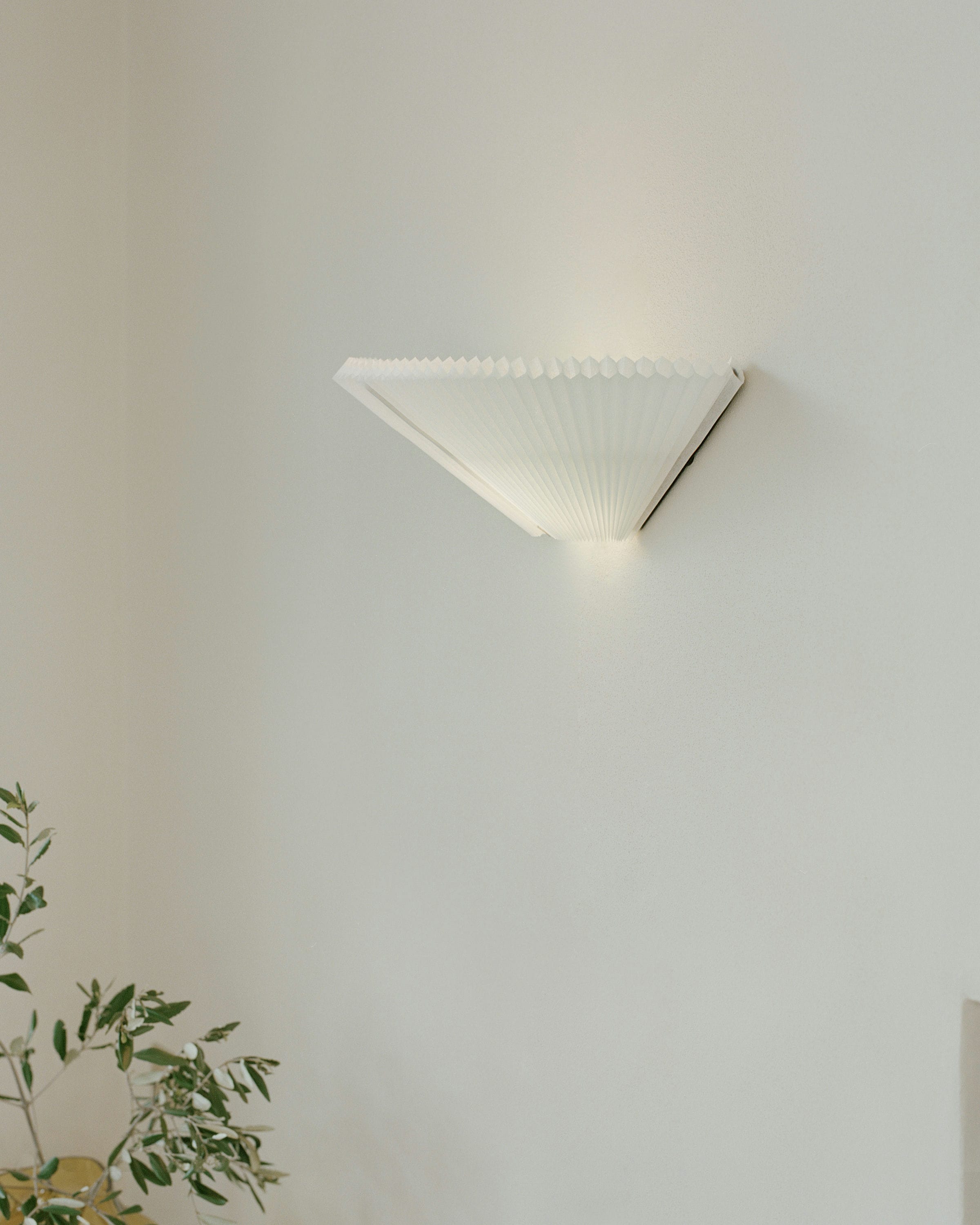 White Nebra wall lamp