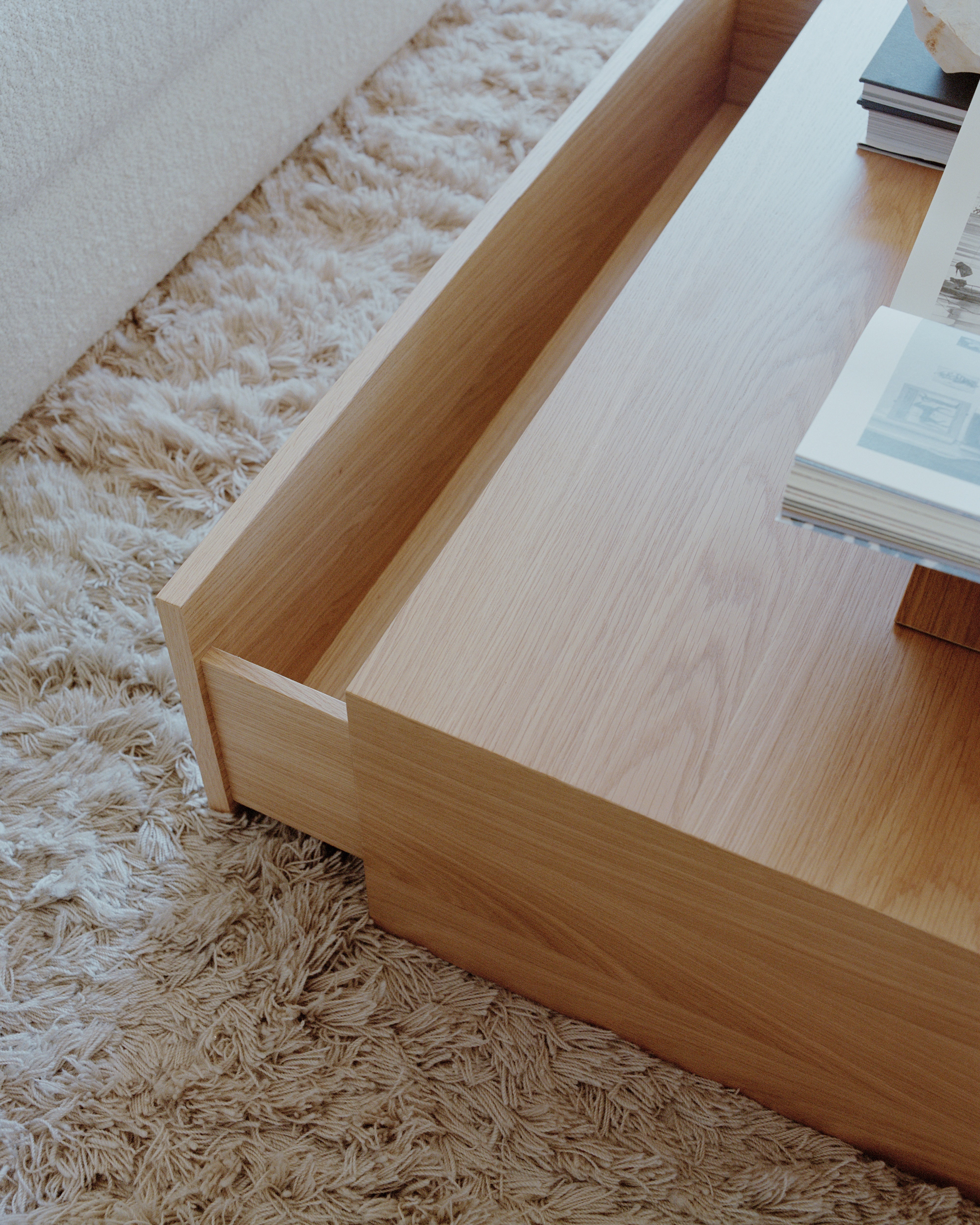 Coffee table with a drawer Mass Veneer oak