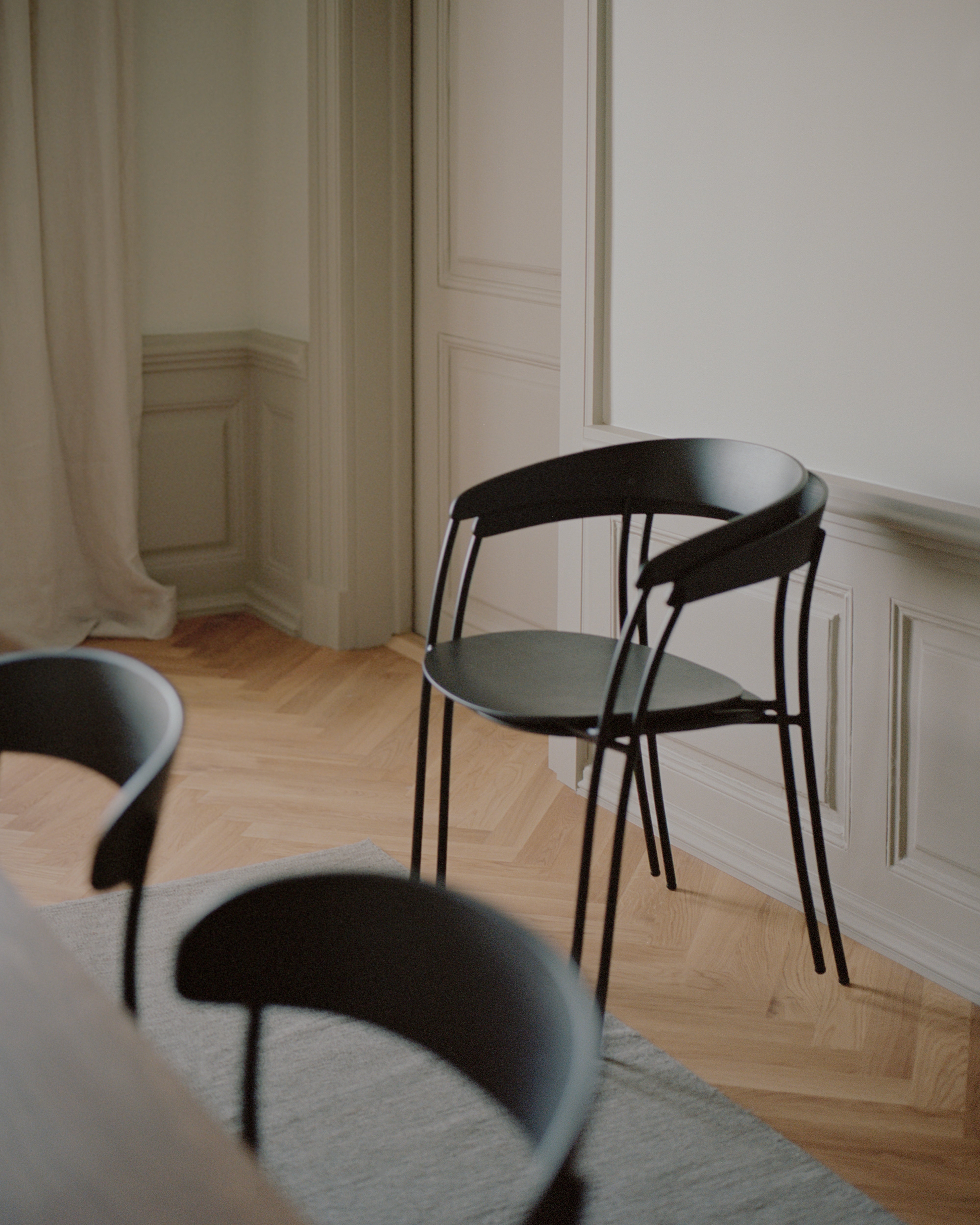 Chair with armrests Missing black ash veneer