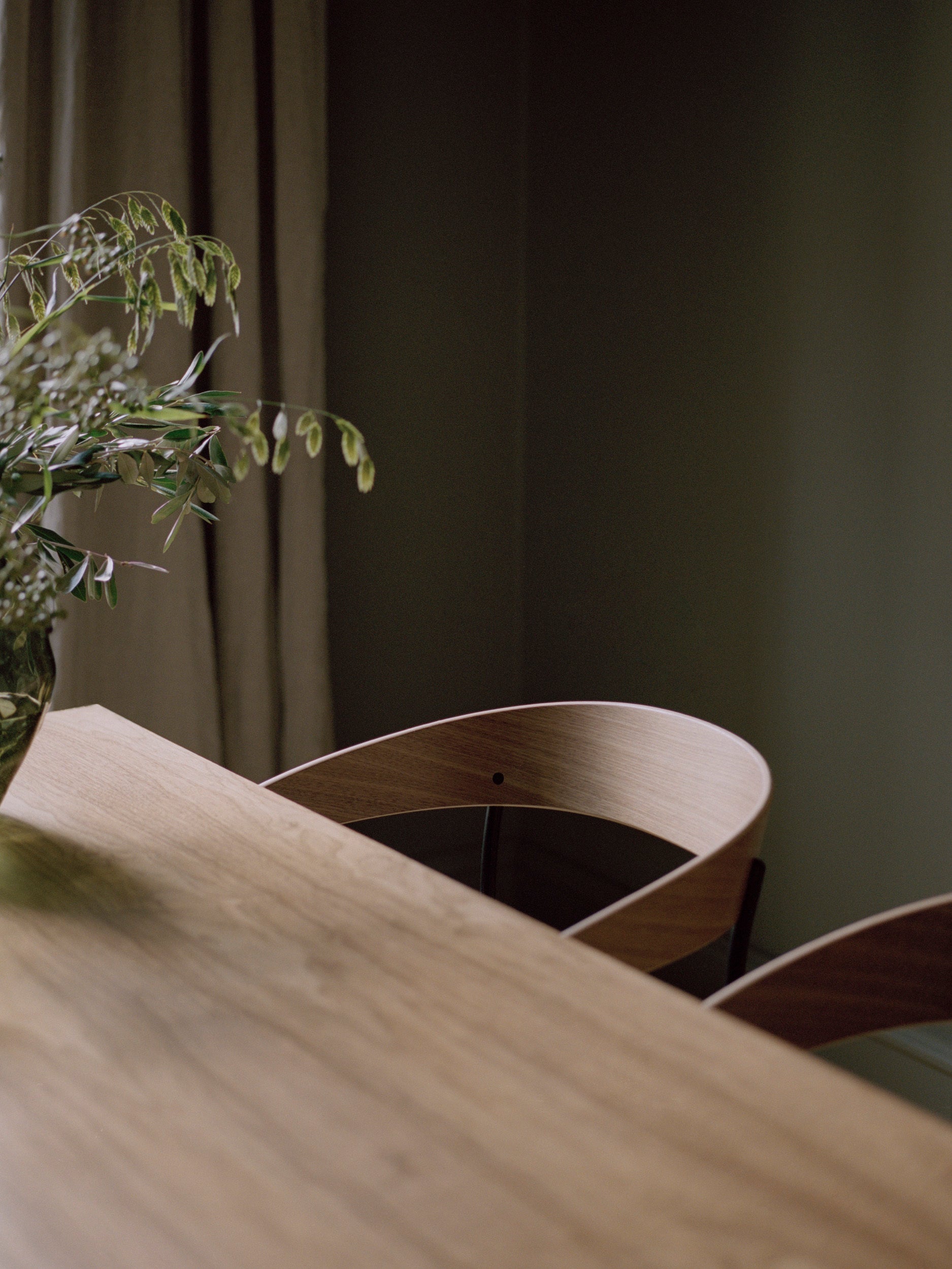 Chair with armrests Missing oak veneer