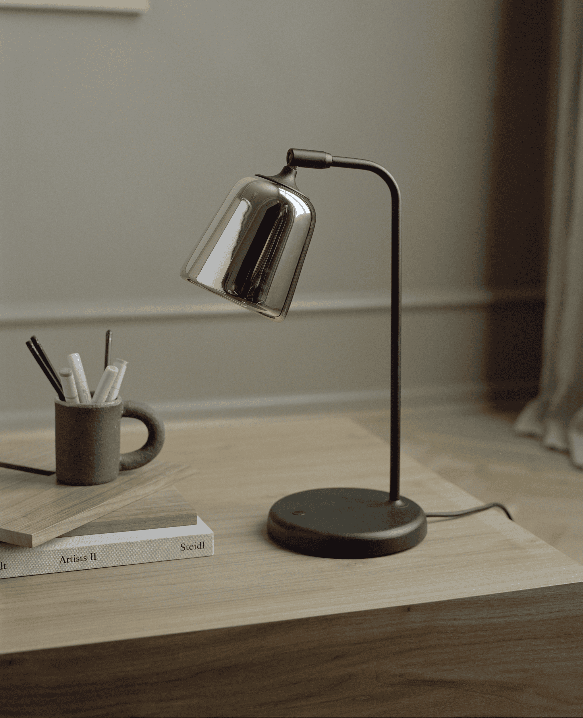 Lampa biurkowa MATERIAL żółta stal