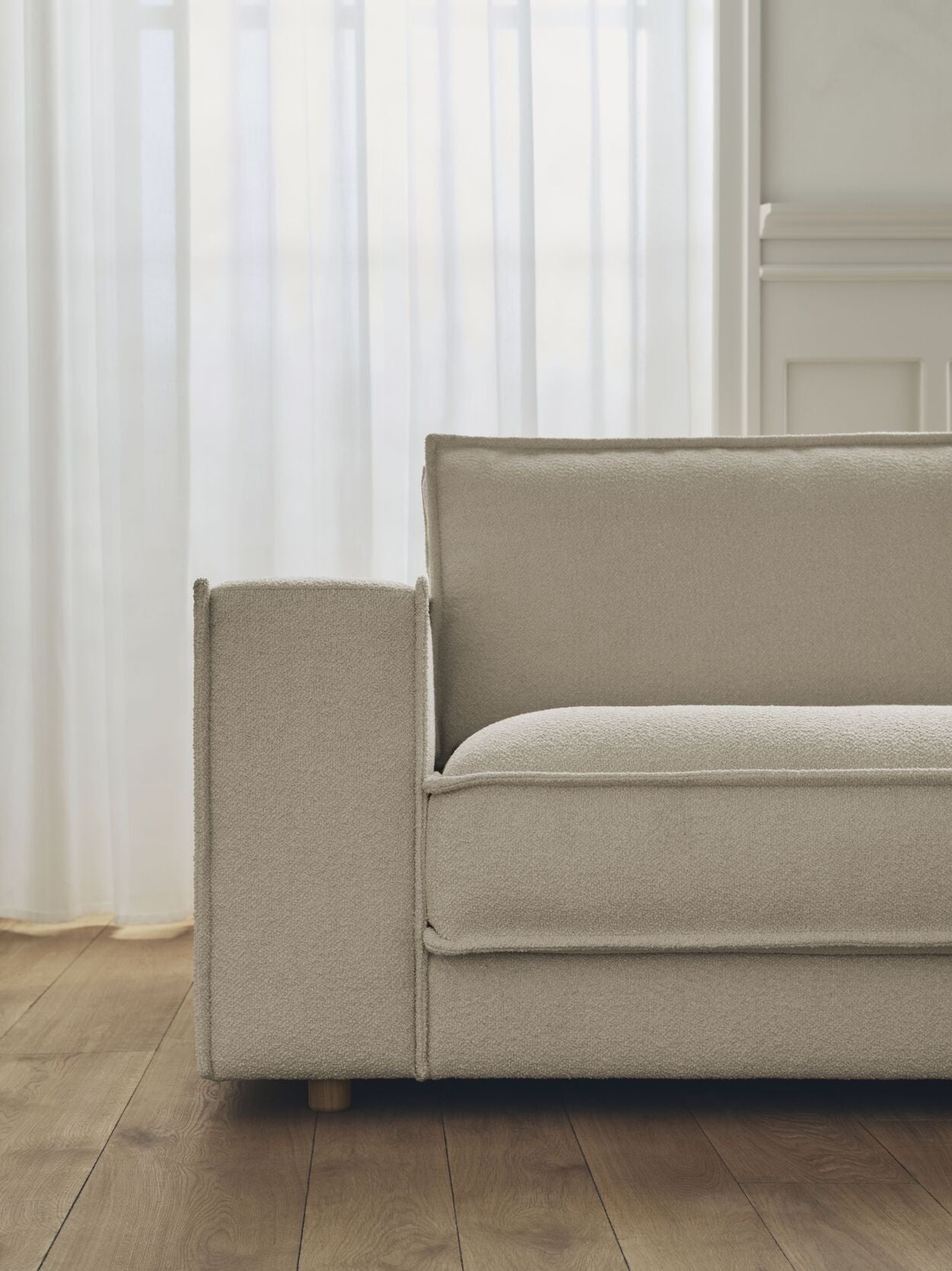 Noora Modular Sofa - Ein links -Hand -Modul mit einer Eichenbasis