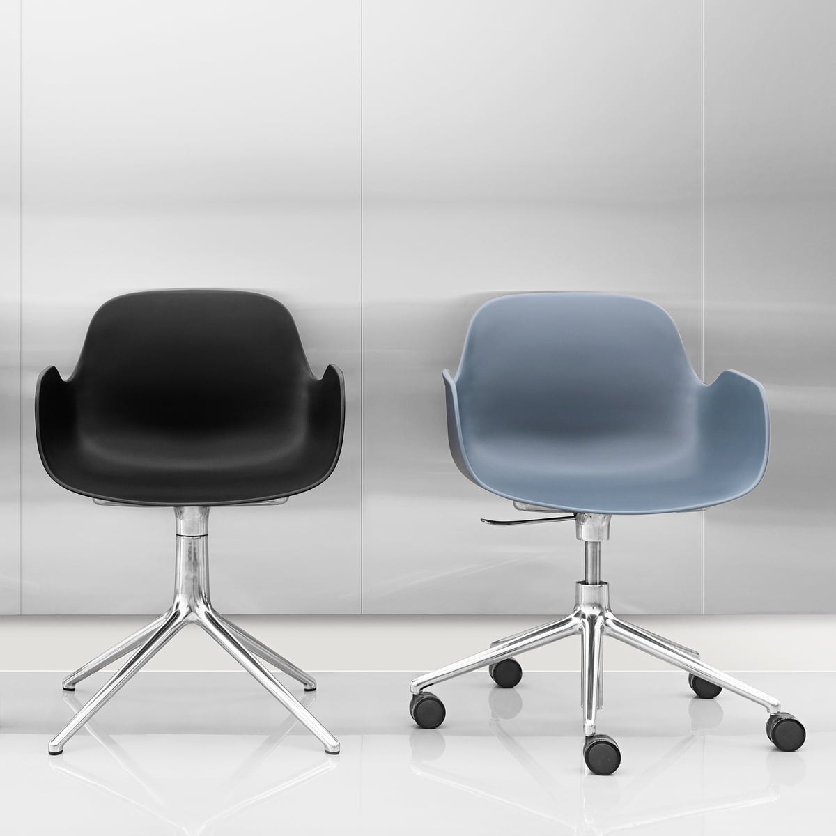 Office chair with 4W light gray forms with an aluminum base