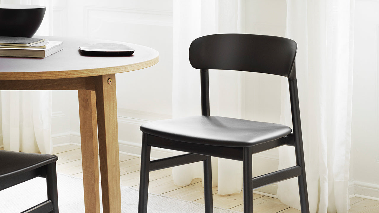 Herit green chair with a natural oak base