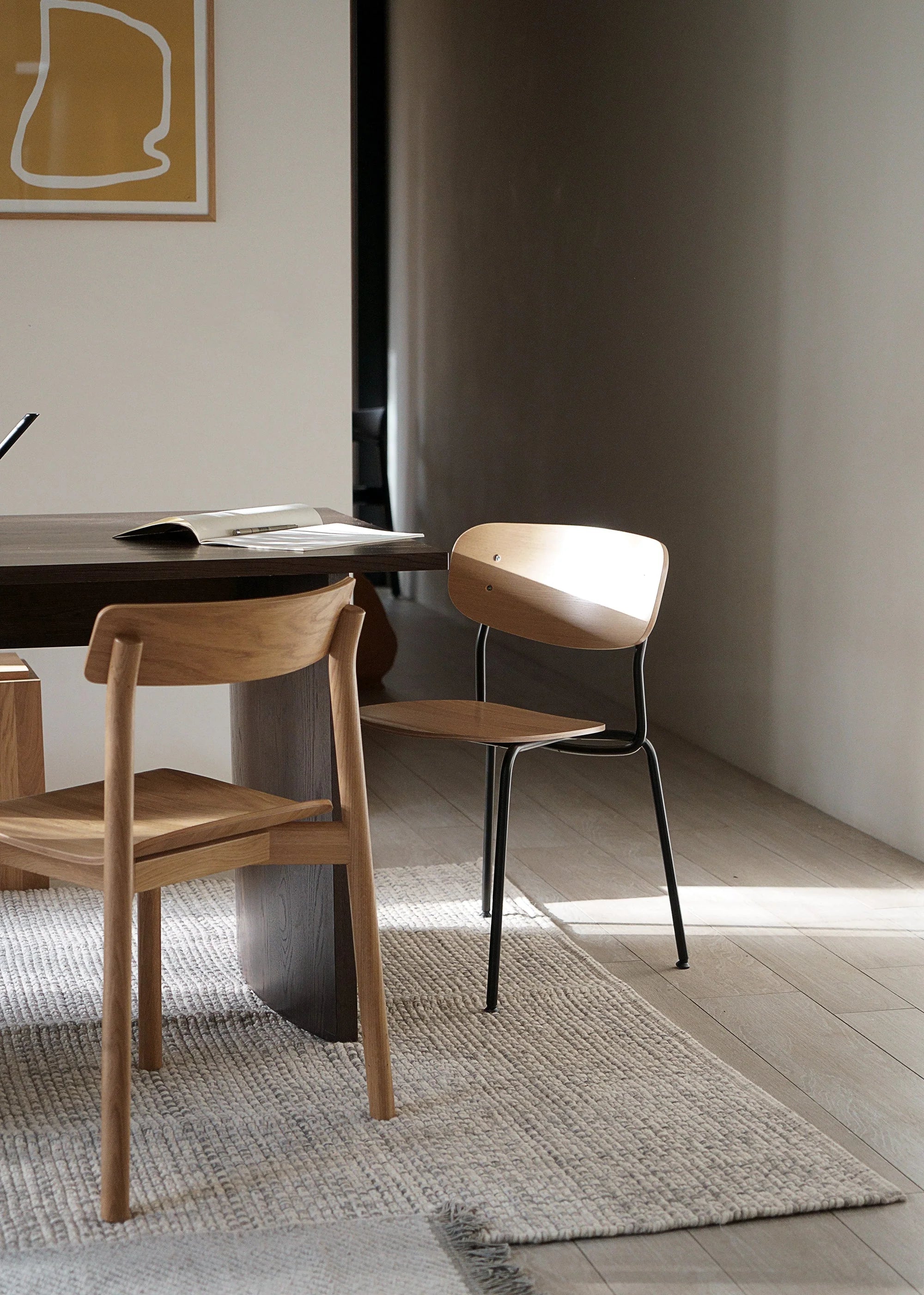 SPLOT Chair black oak wood with black base