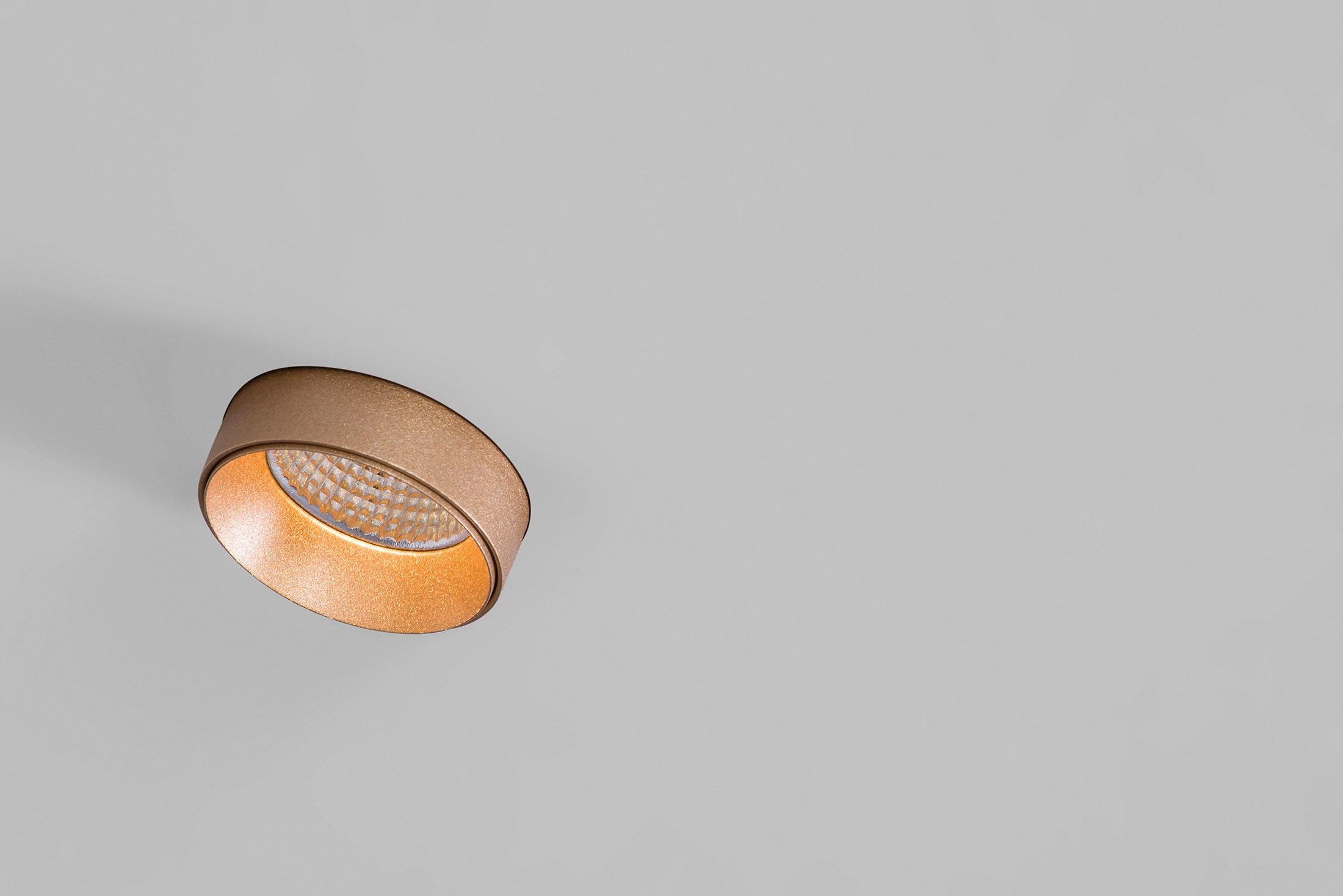 Recessed trimless PUTT fixture