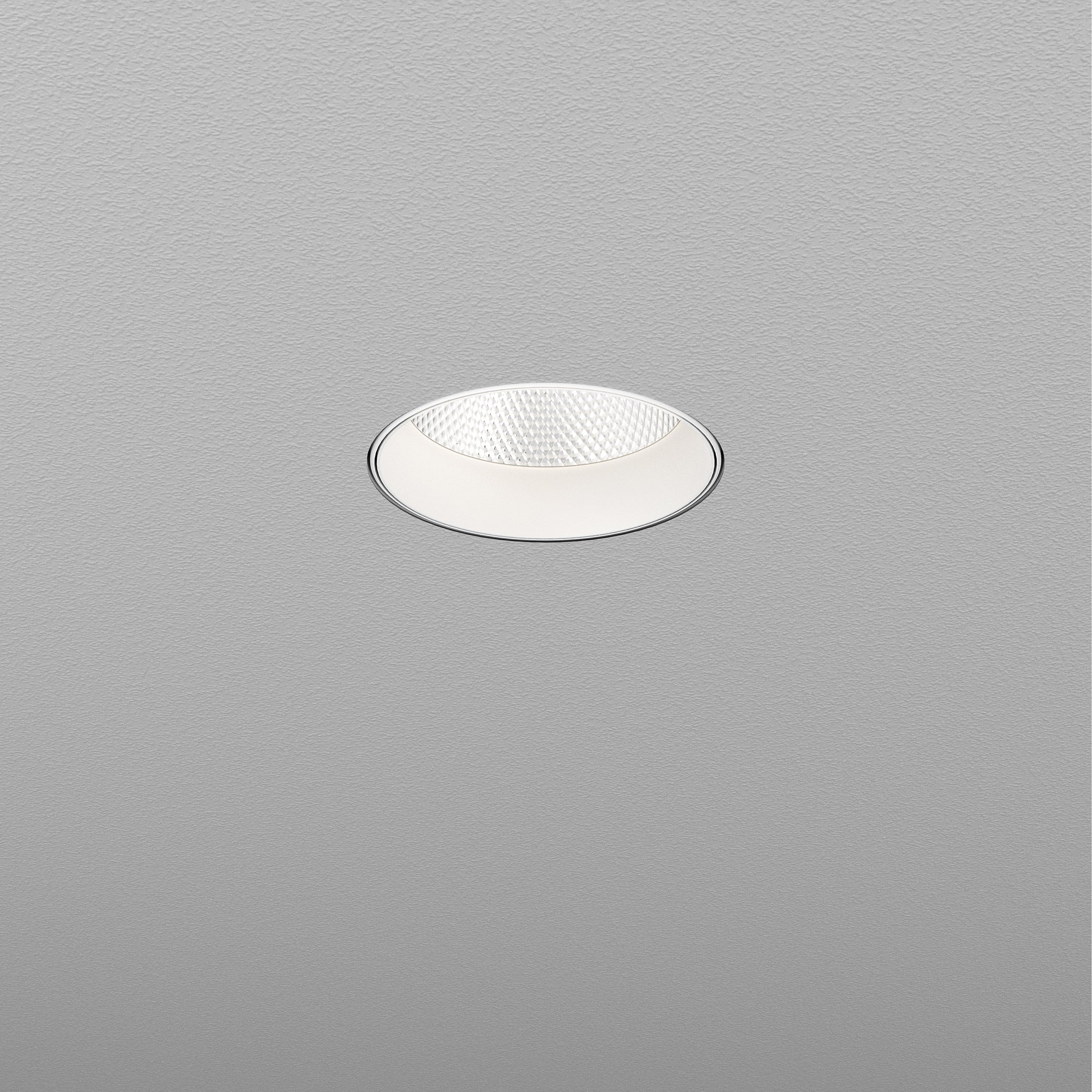 Recessed trimless PUTT fixture