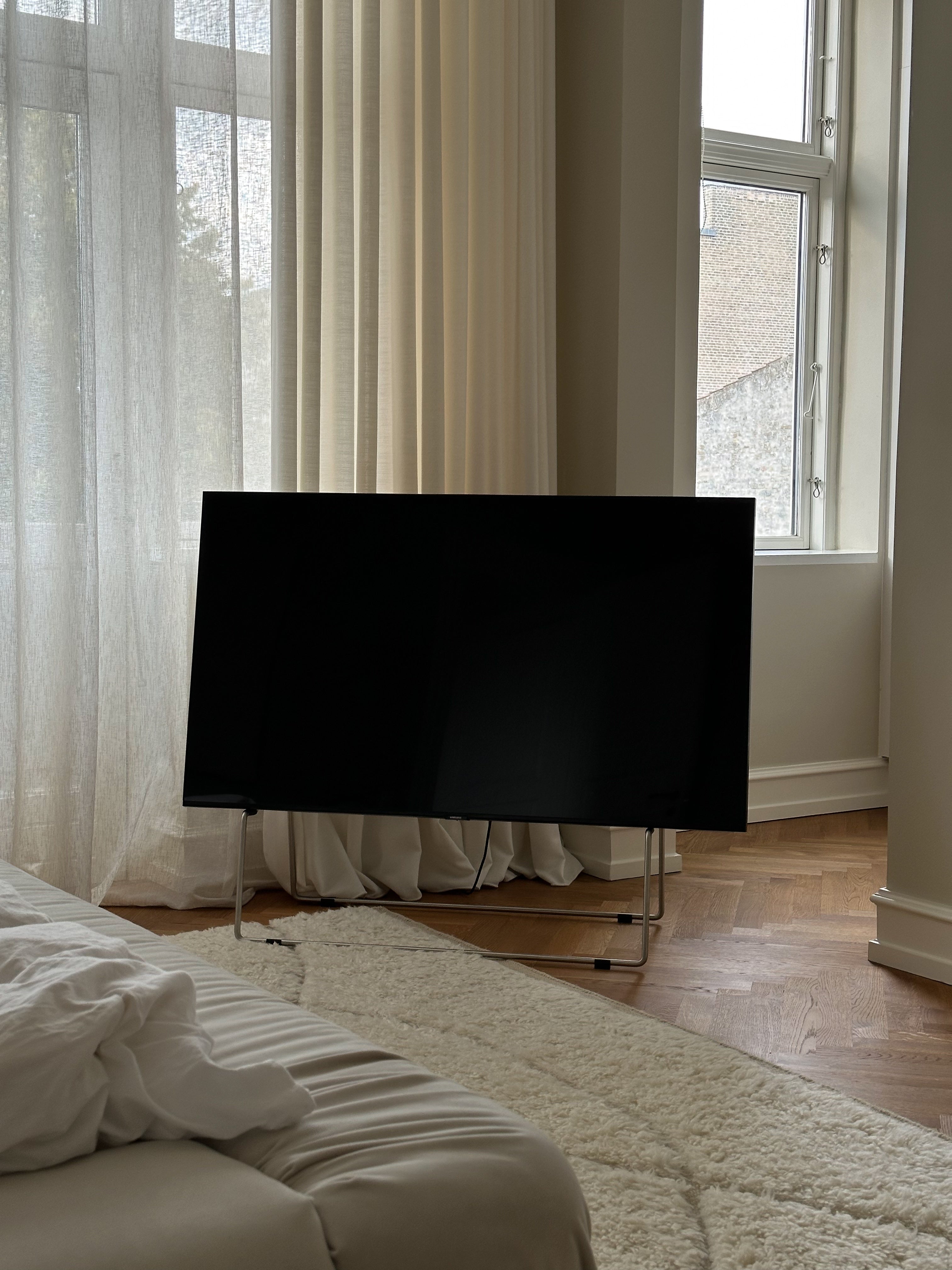 CARRY Pink TV Stand