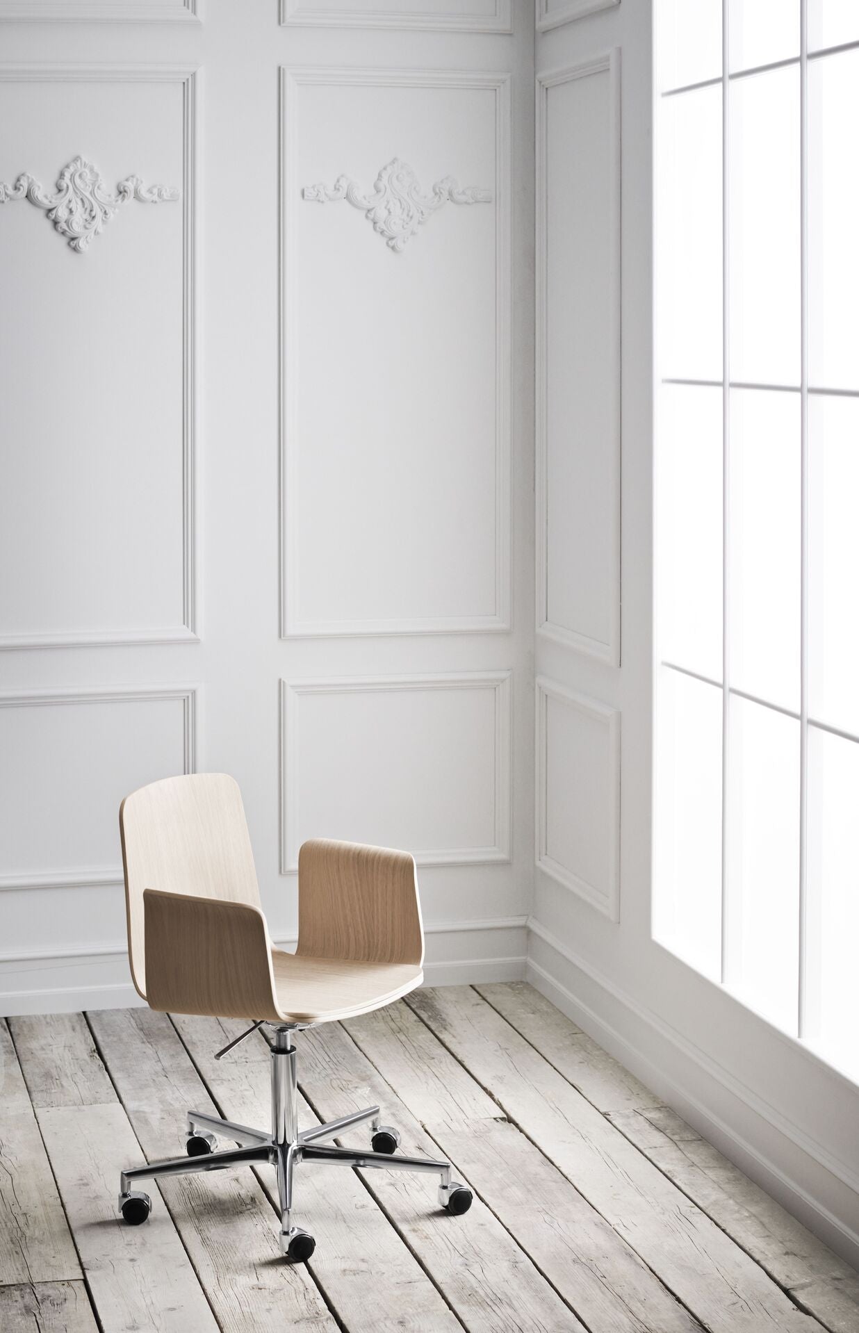 Palm office chair bleached veneer with a metal base