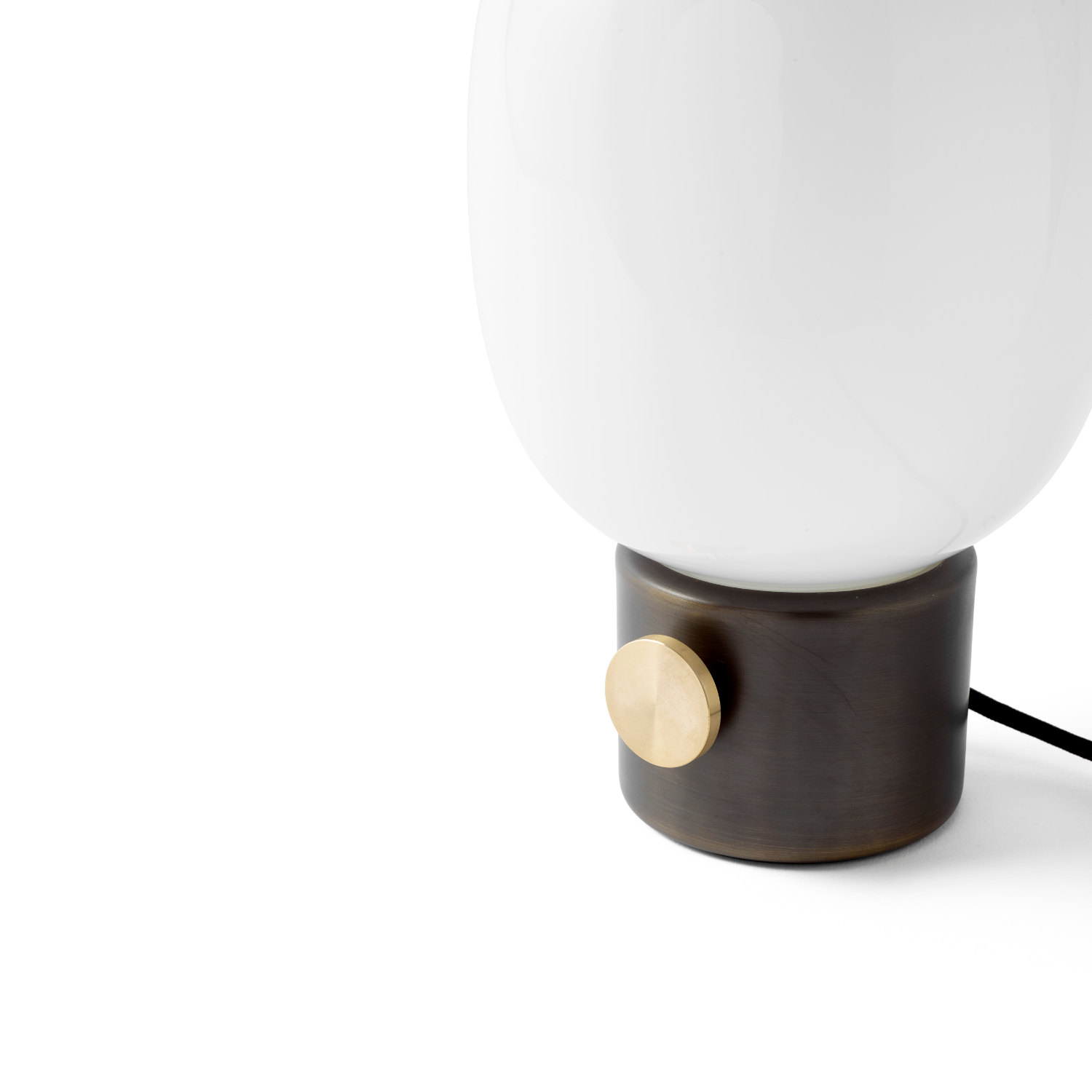 Tischlampe JWDA aus geblasenem Glas mit Fuß aus brüniertem Messing