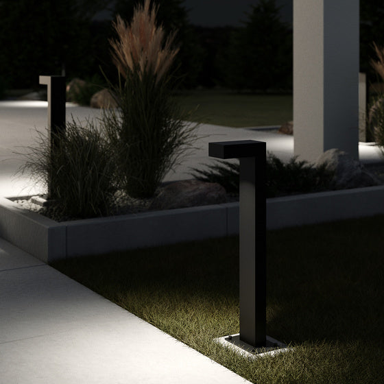 Black SLUP outdoor lamp