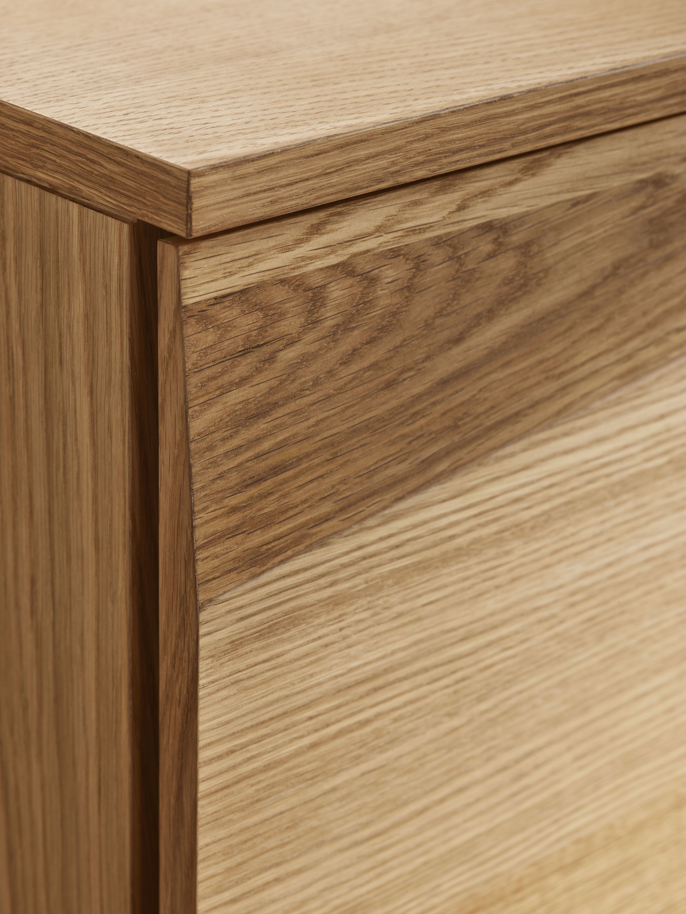 Silent chest of drawers bleached oak wood