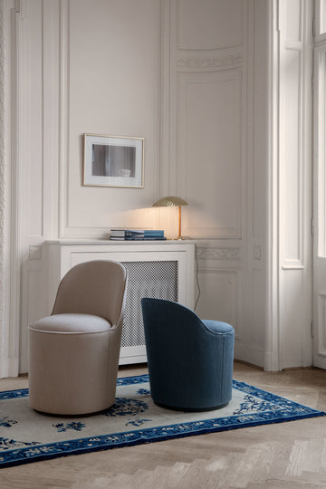 Upholstered TAIL armchair with a black base