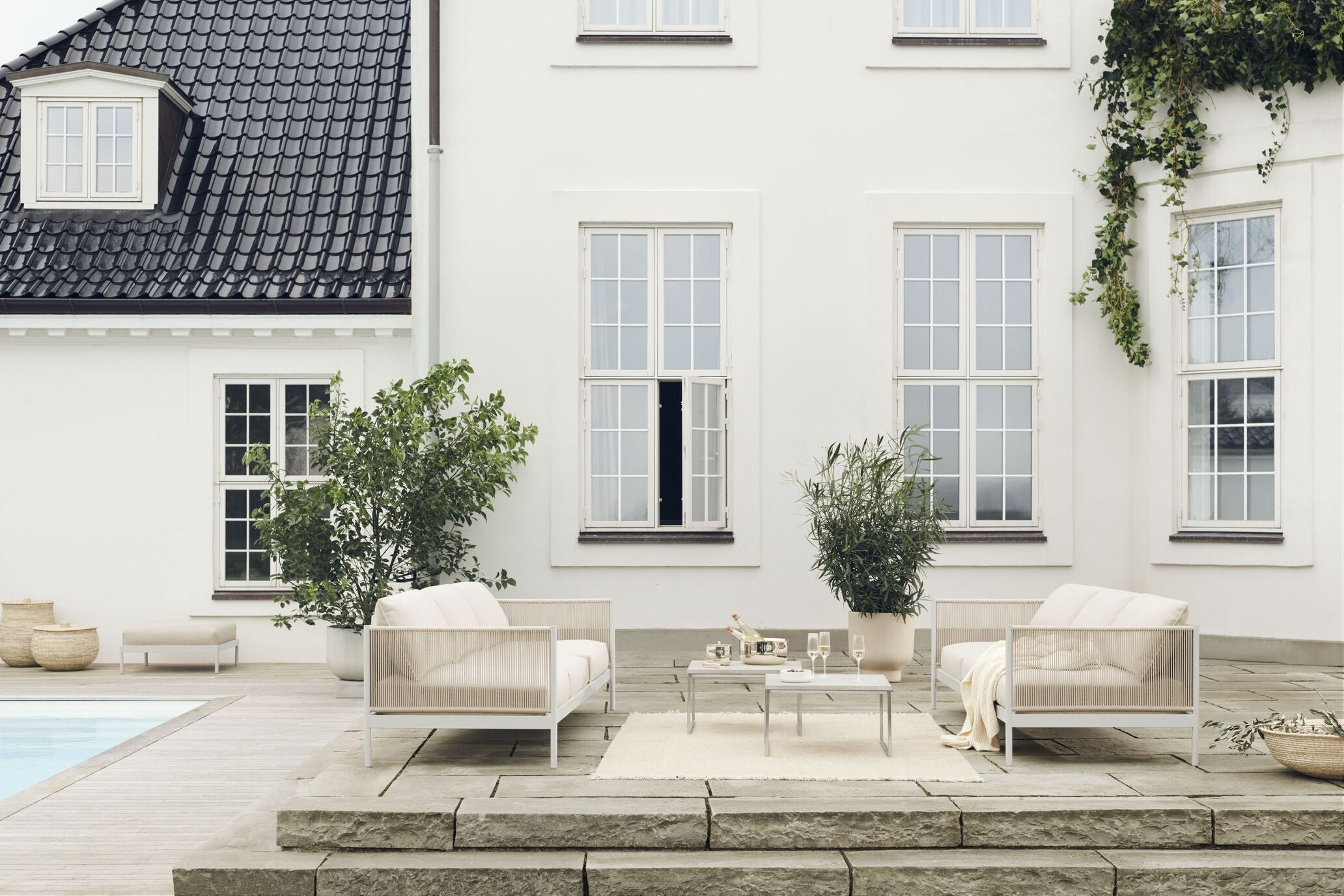 The external coffee table Como wooden top with a gray base