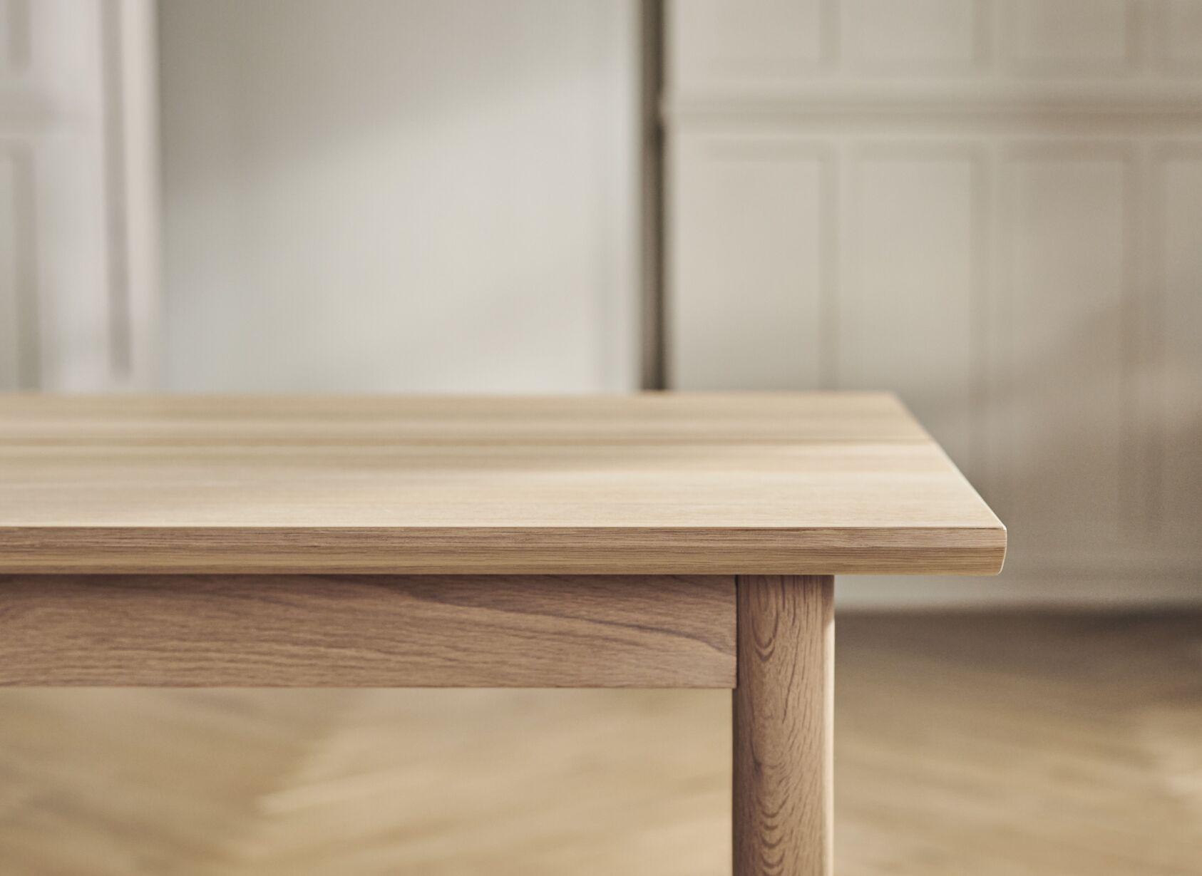 Table track oak wood with a gray base