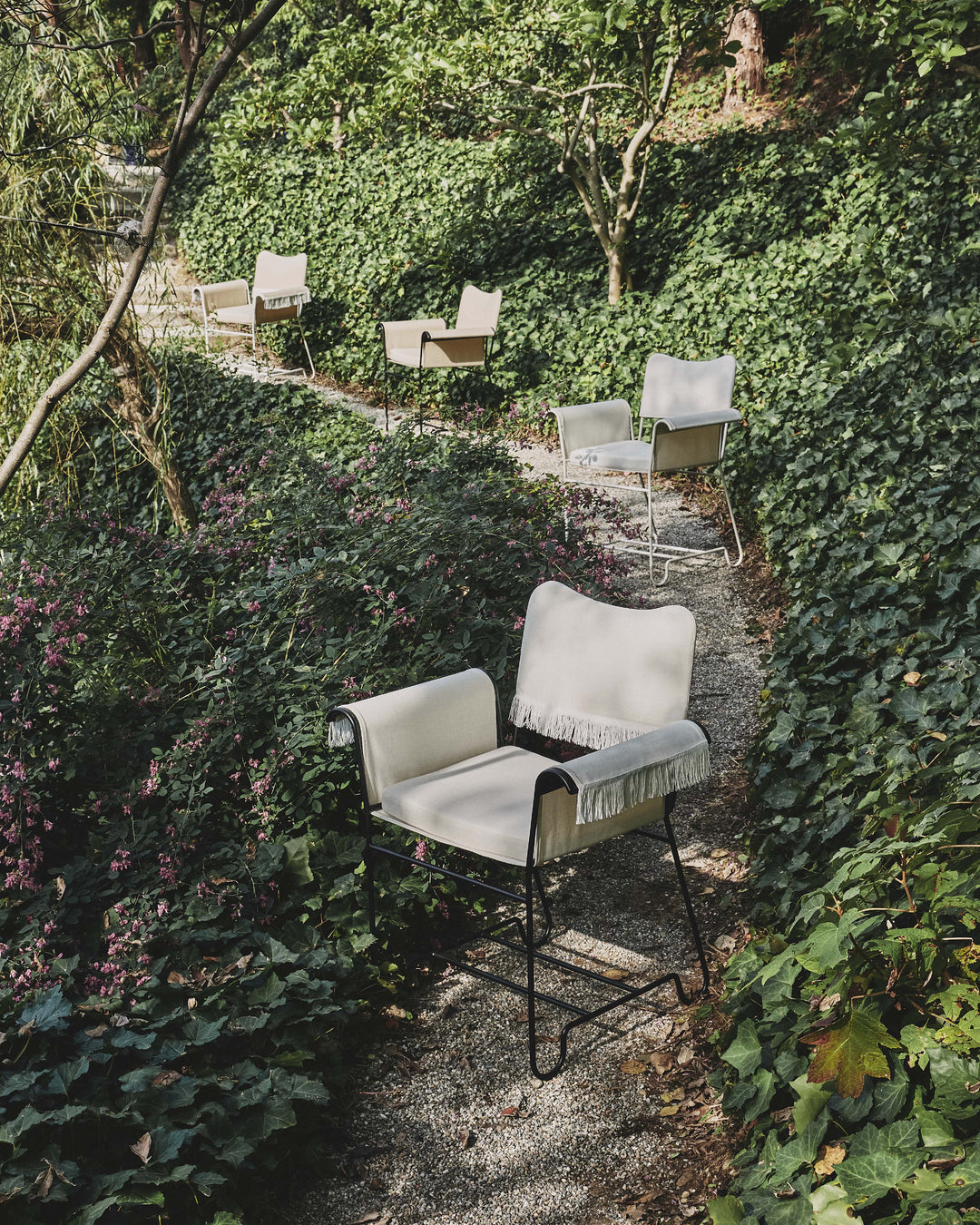 TROPIQUE Gartenstuhl, beige, mit schwarzem Stahlgestell