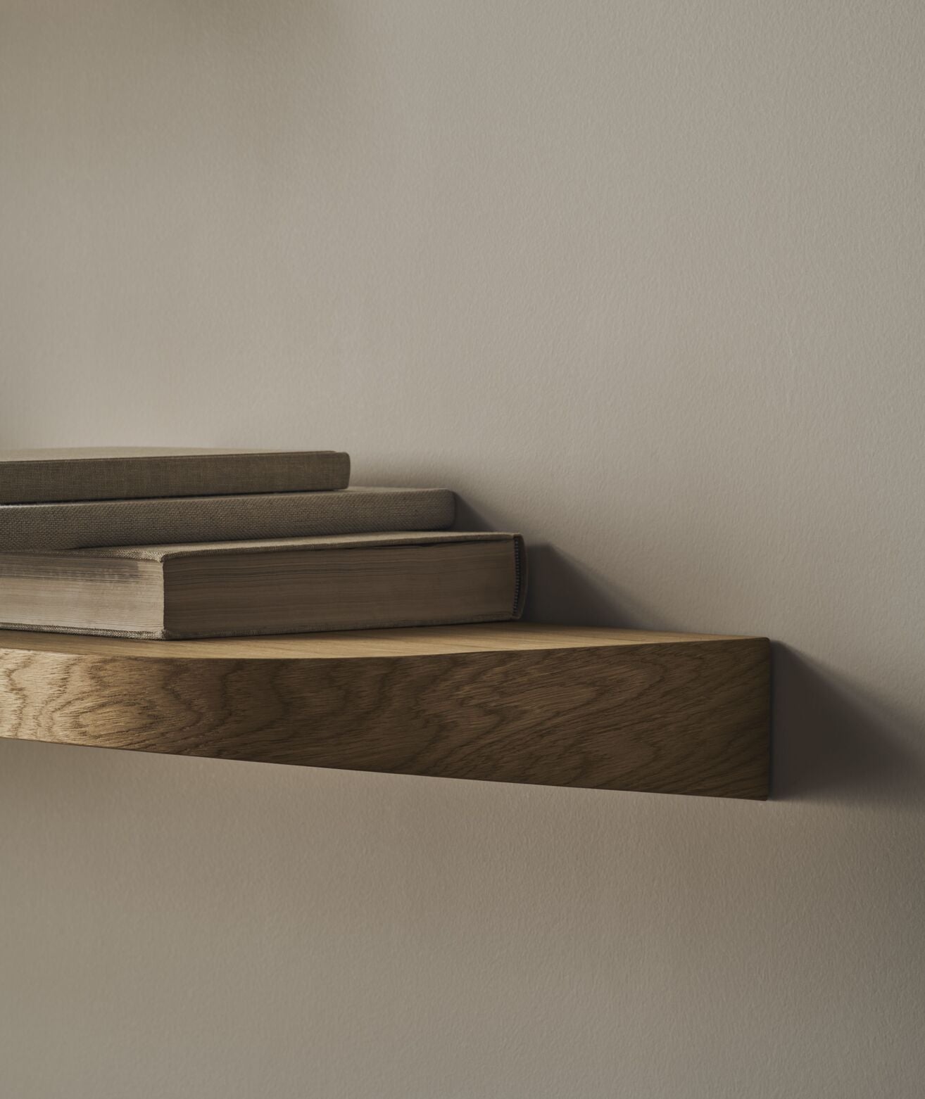 Vala oak veneer shelf