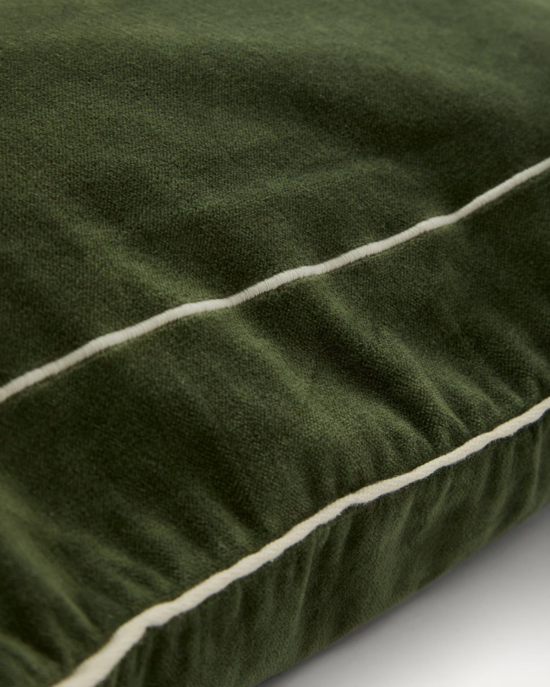 TIVANI cushion cover green with cream piping