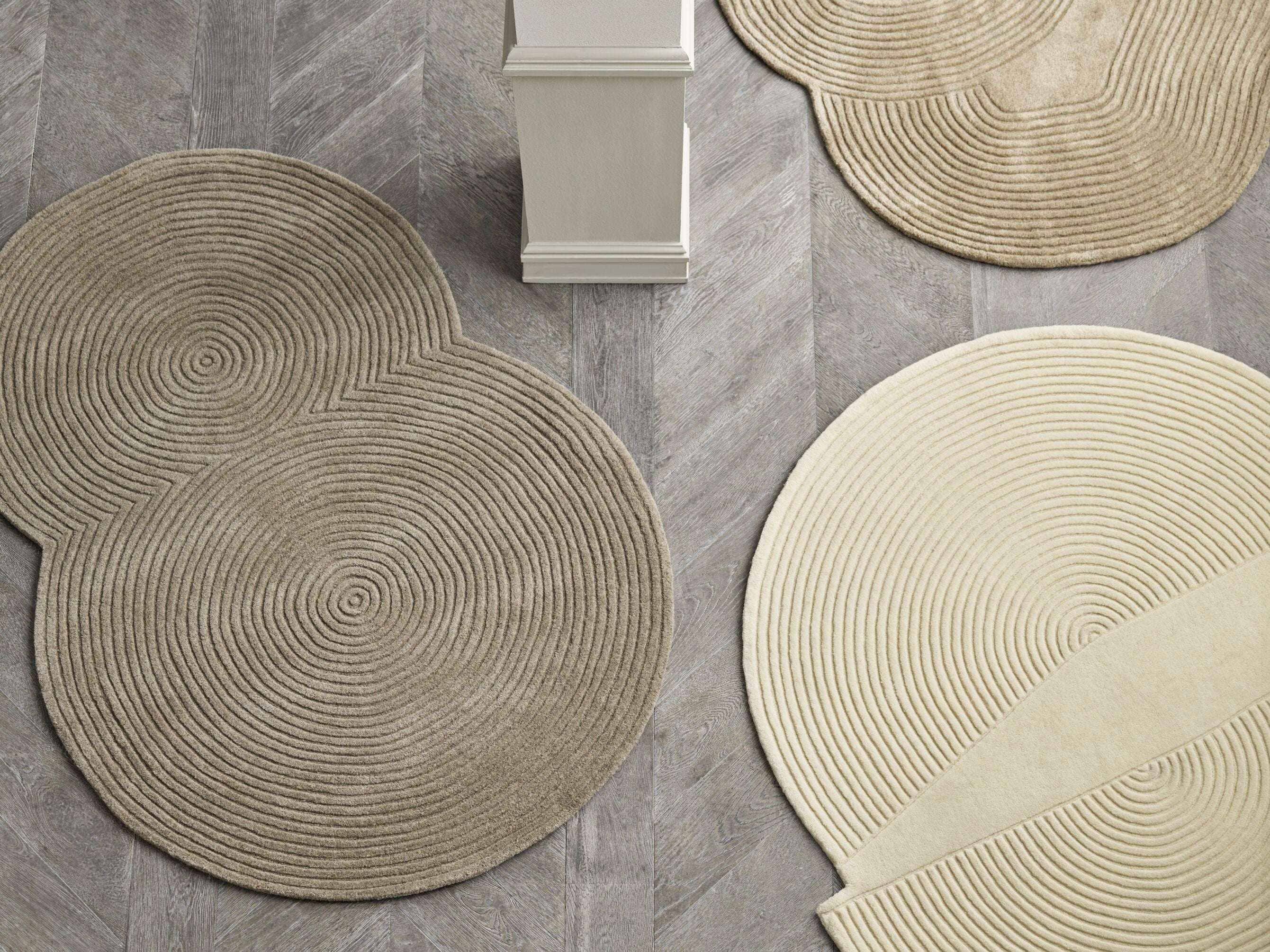 Zen Rounded beige rug