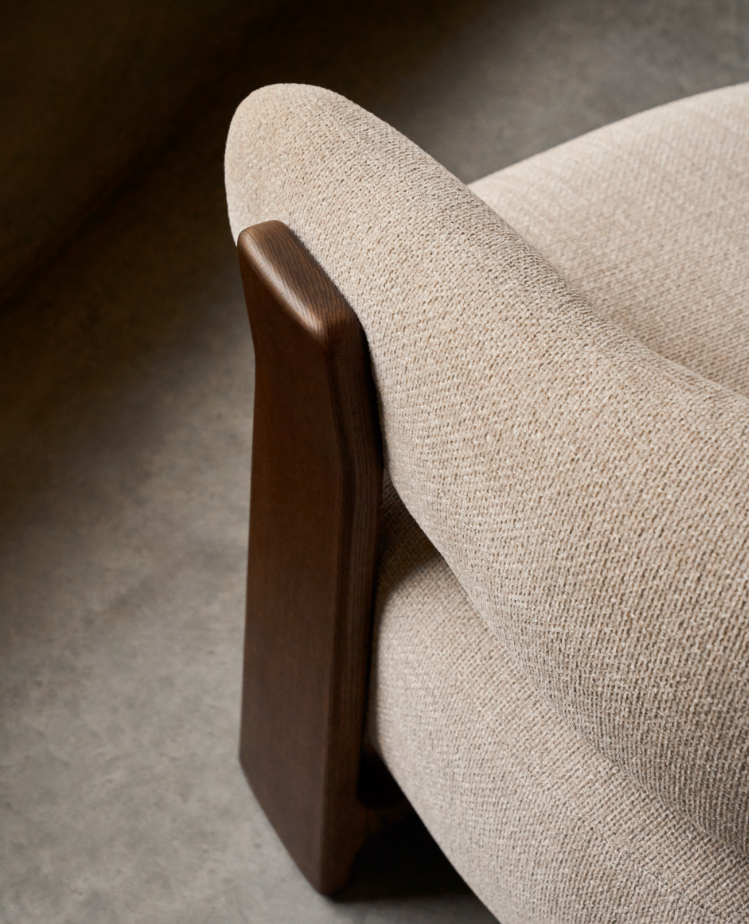 Fotel GRANITE beżowy szenil z ciemną jesionową podstawą