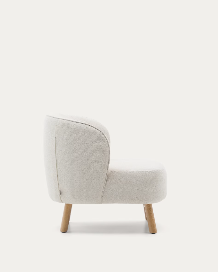 A chair of szenyl street beige