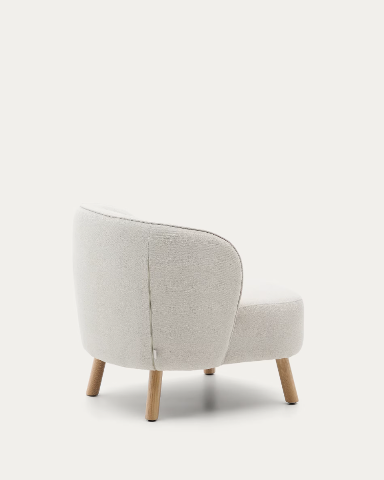 A chair of szenyl street beige