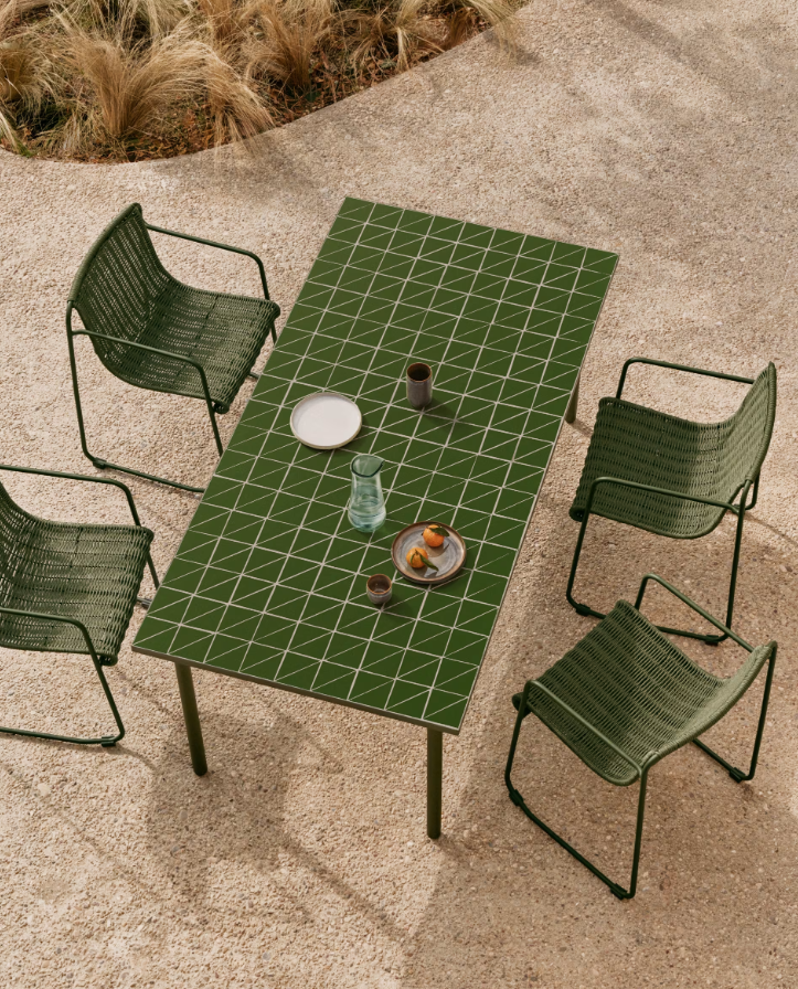 Maurina Zielony outer table with a green steel base