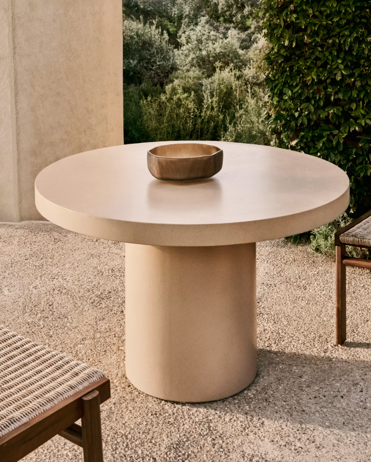 Aigablava garden table beige cement